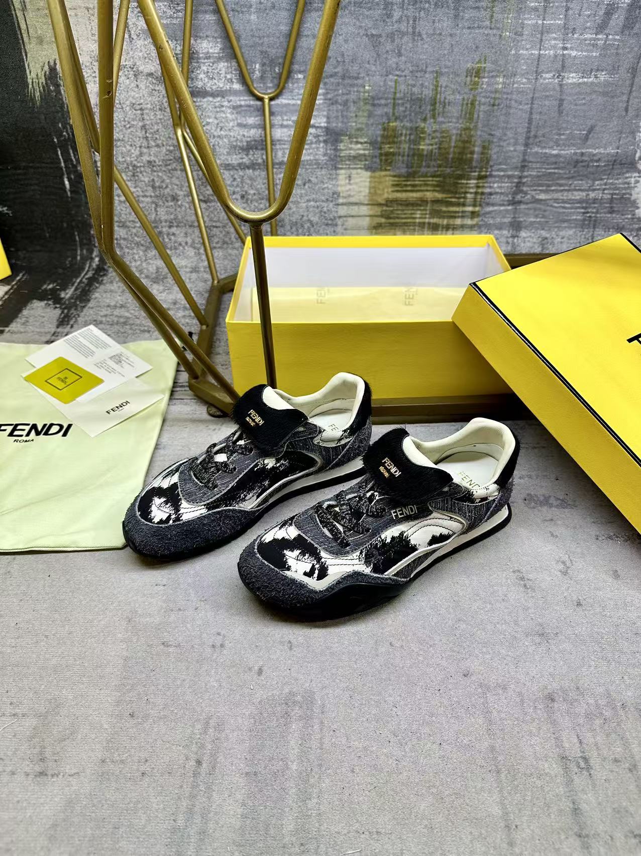 Fendi Wave Pulse Lace-up Grey Black Sneakers Suede 575431