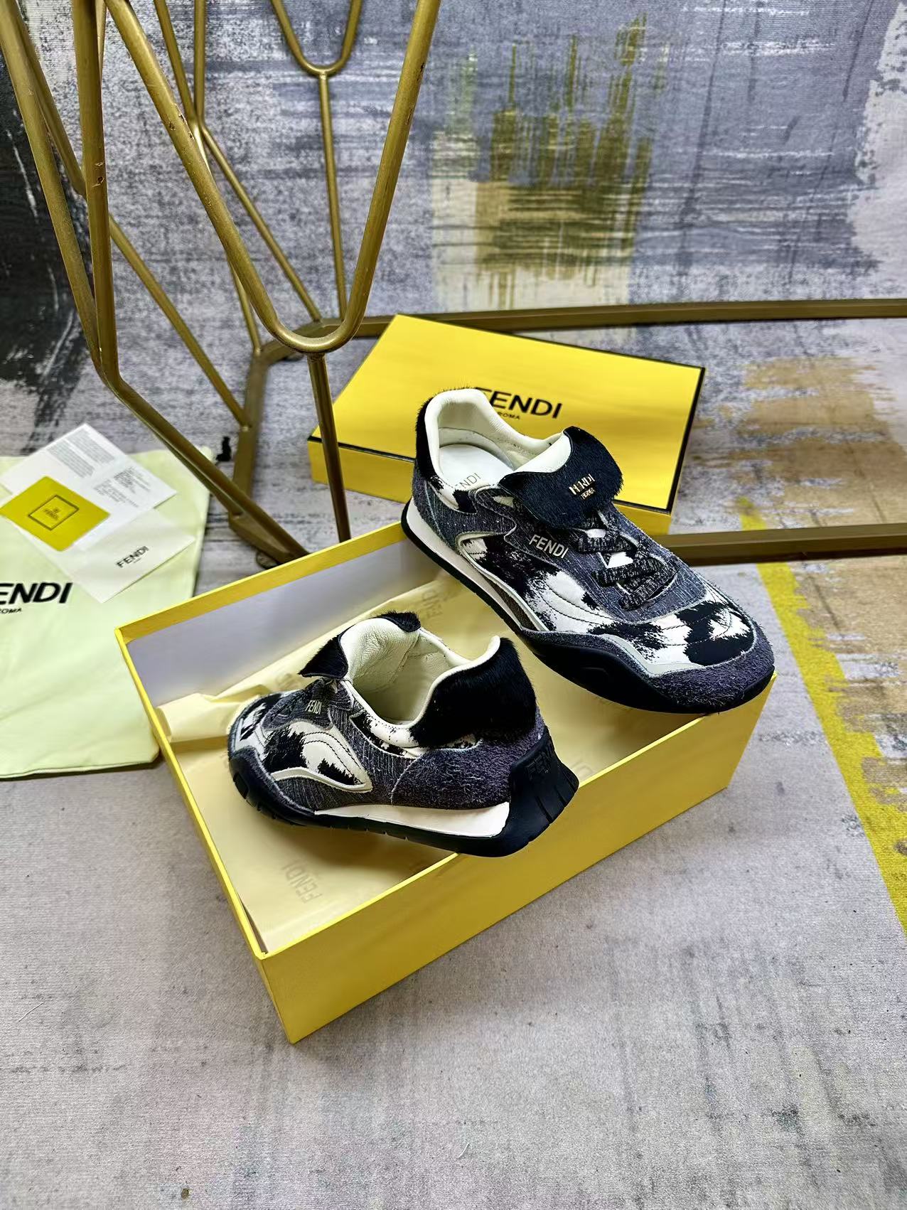 Fendi Wave Pulse Lace-up Grey Black Sneakers Suede 575431