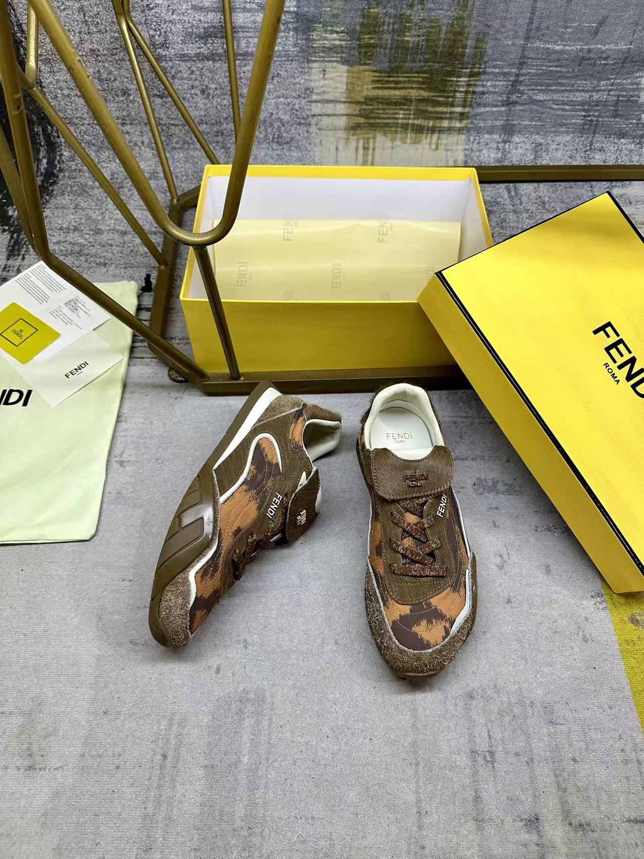 Fendi Wave Pulse Lace-up Light Brown Sneakers Suede 575432