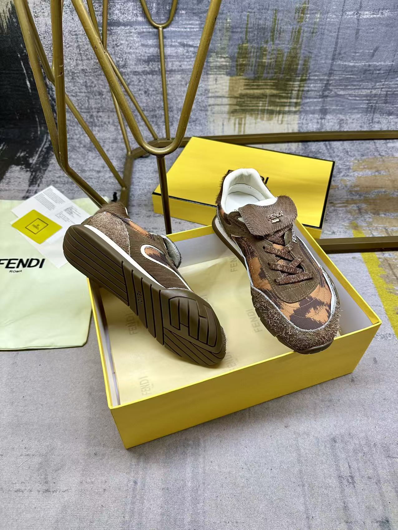 Fendi Wave Pulse Lace-up Light Brown Sneakers Suede 575432