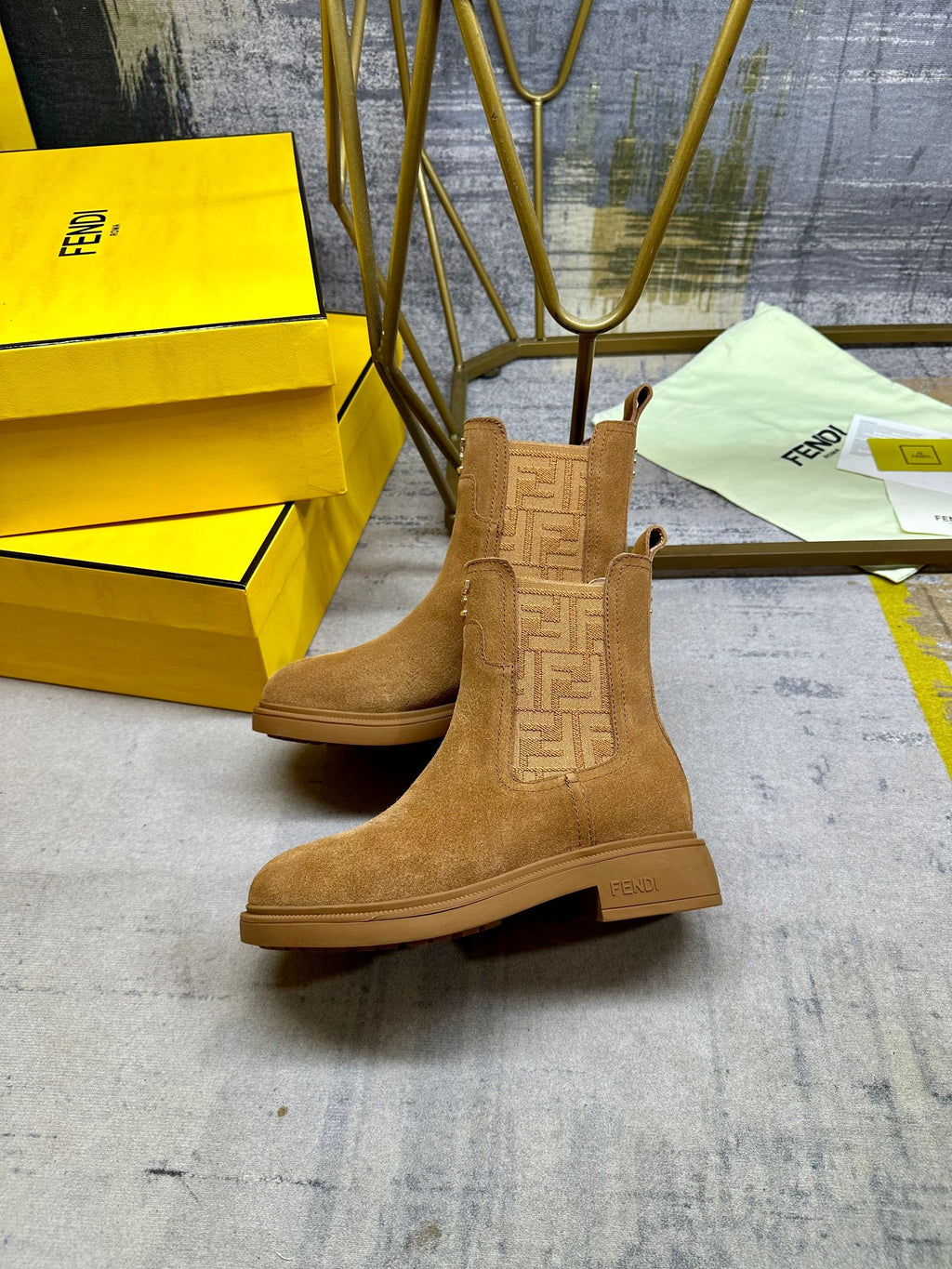 Fendi New Chelsea Boots Brown Calfskin 575416