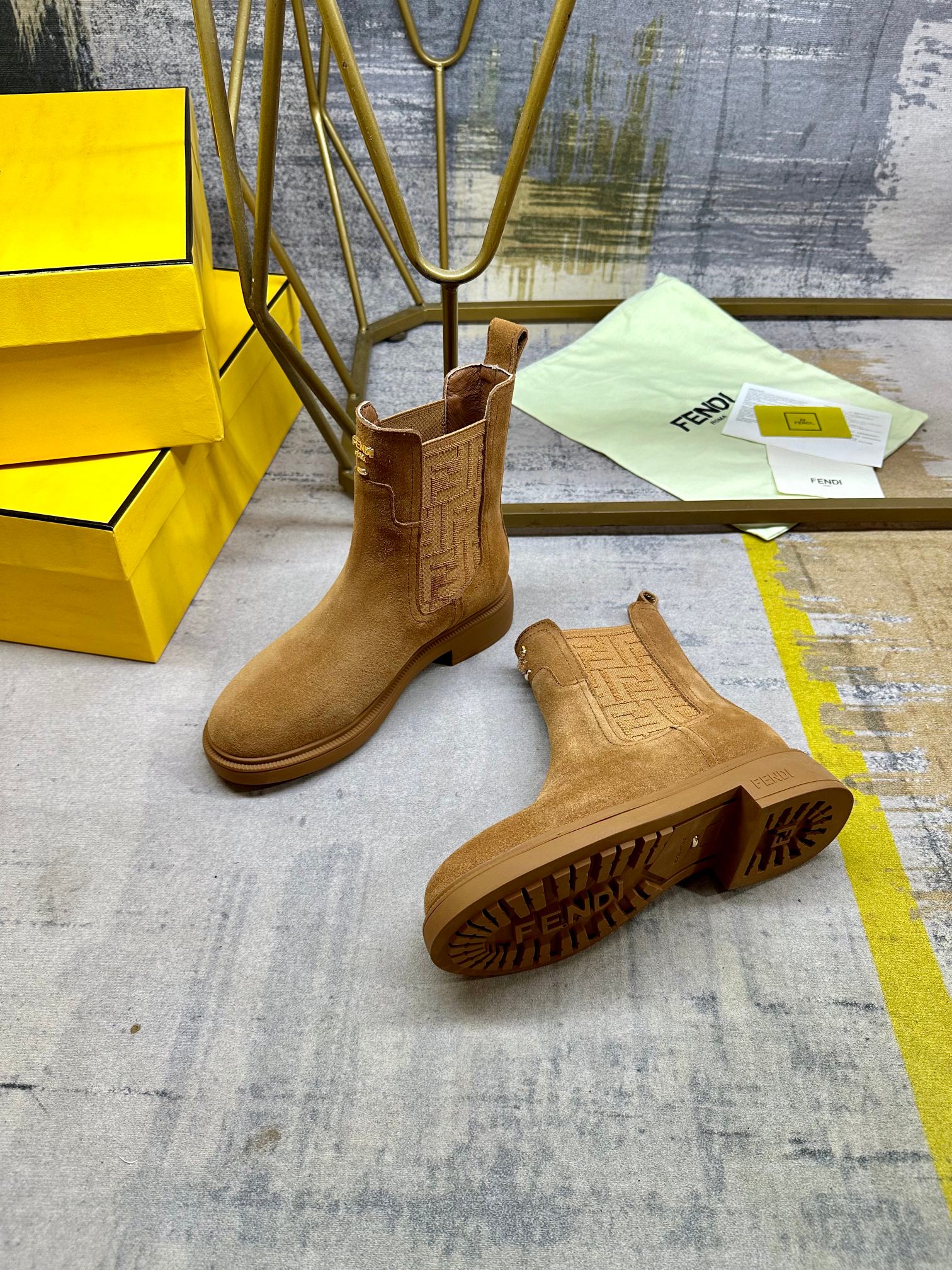 Fendi New Chelsea Boots Brown Calfskin 575416