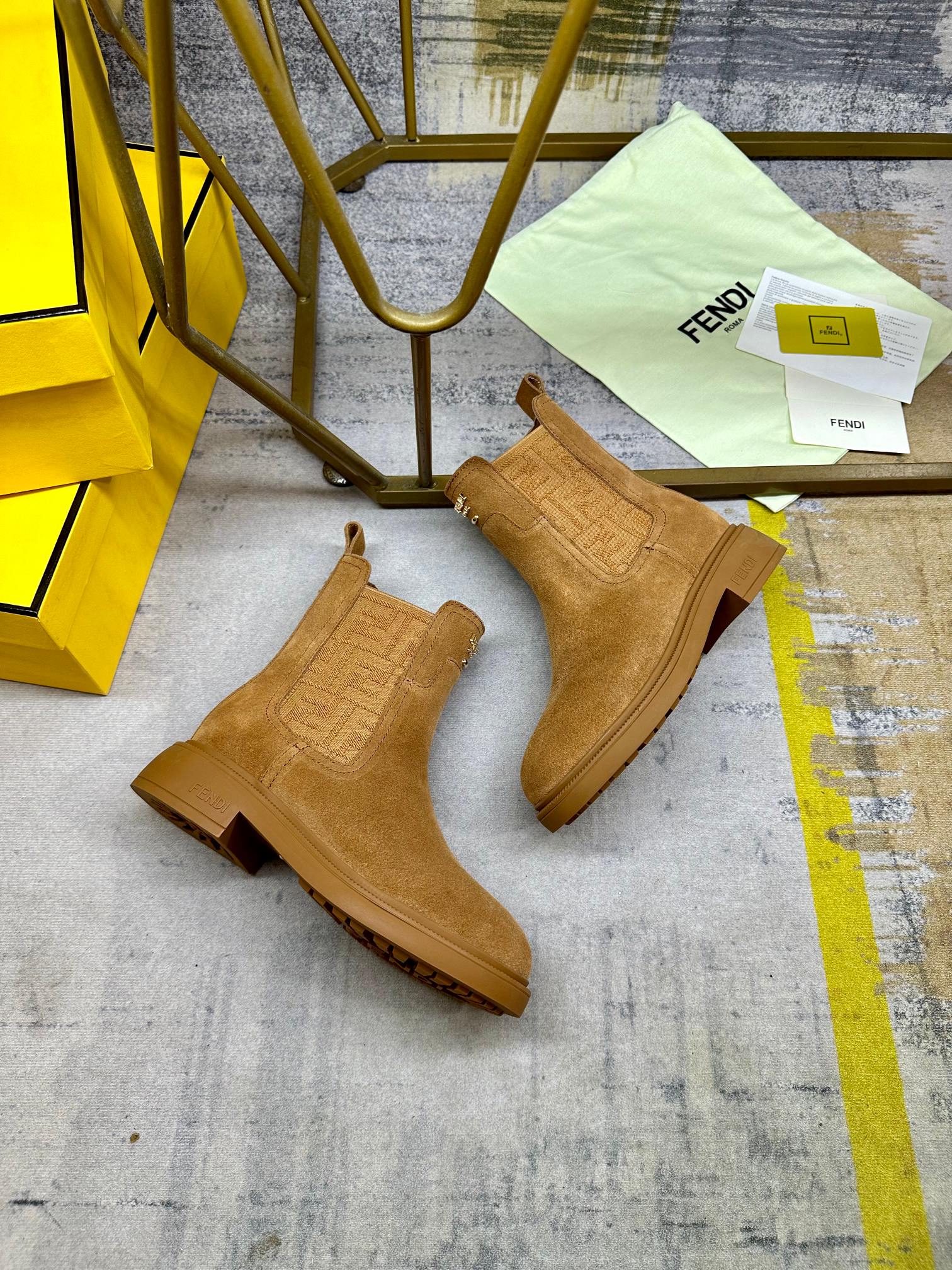 Fendi New Chelsea Boots Brown Calfskin 575416