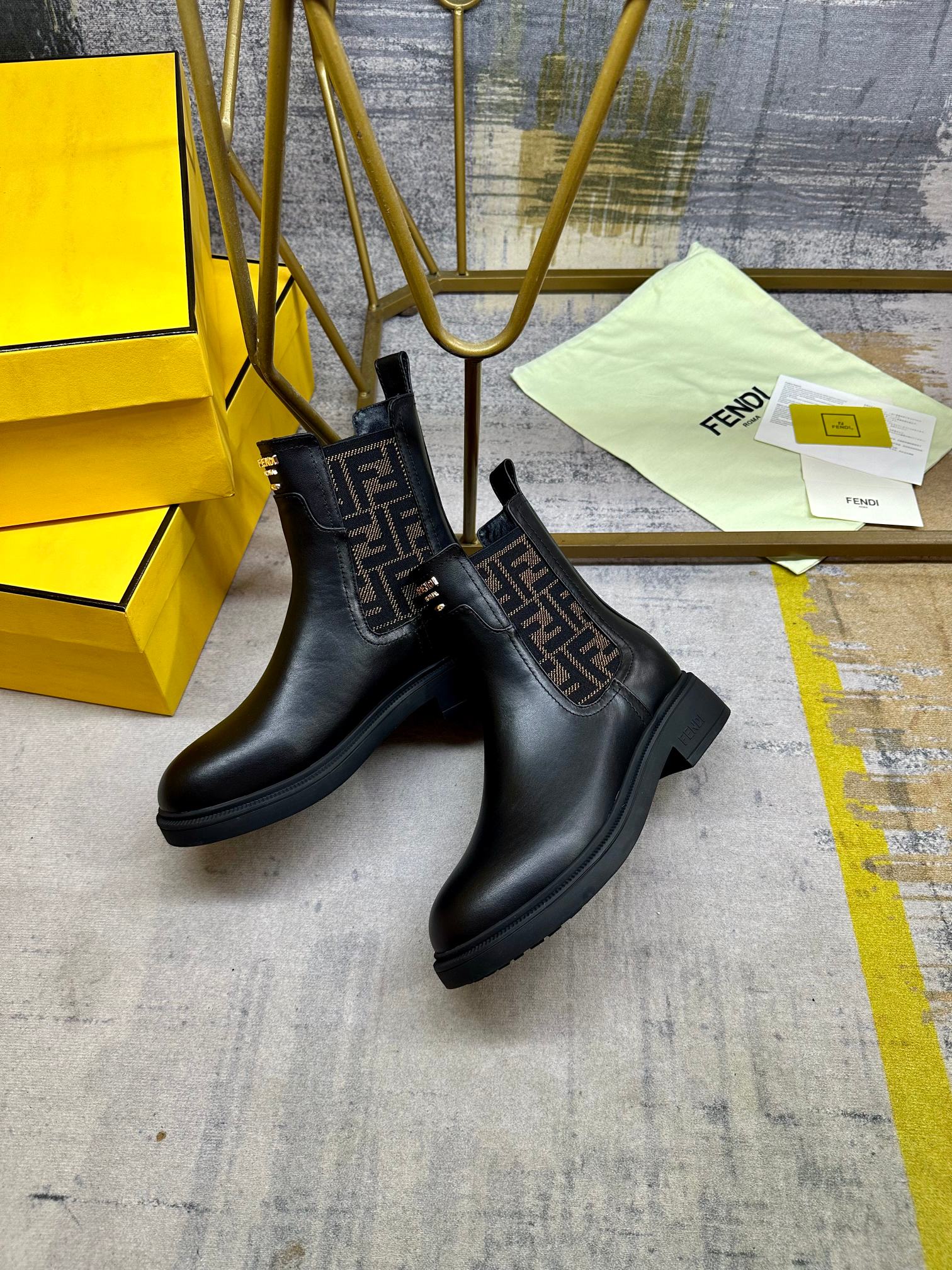 Fendi New Chelsea Boots Black Calfskin 575415