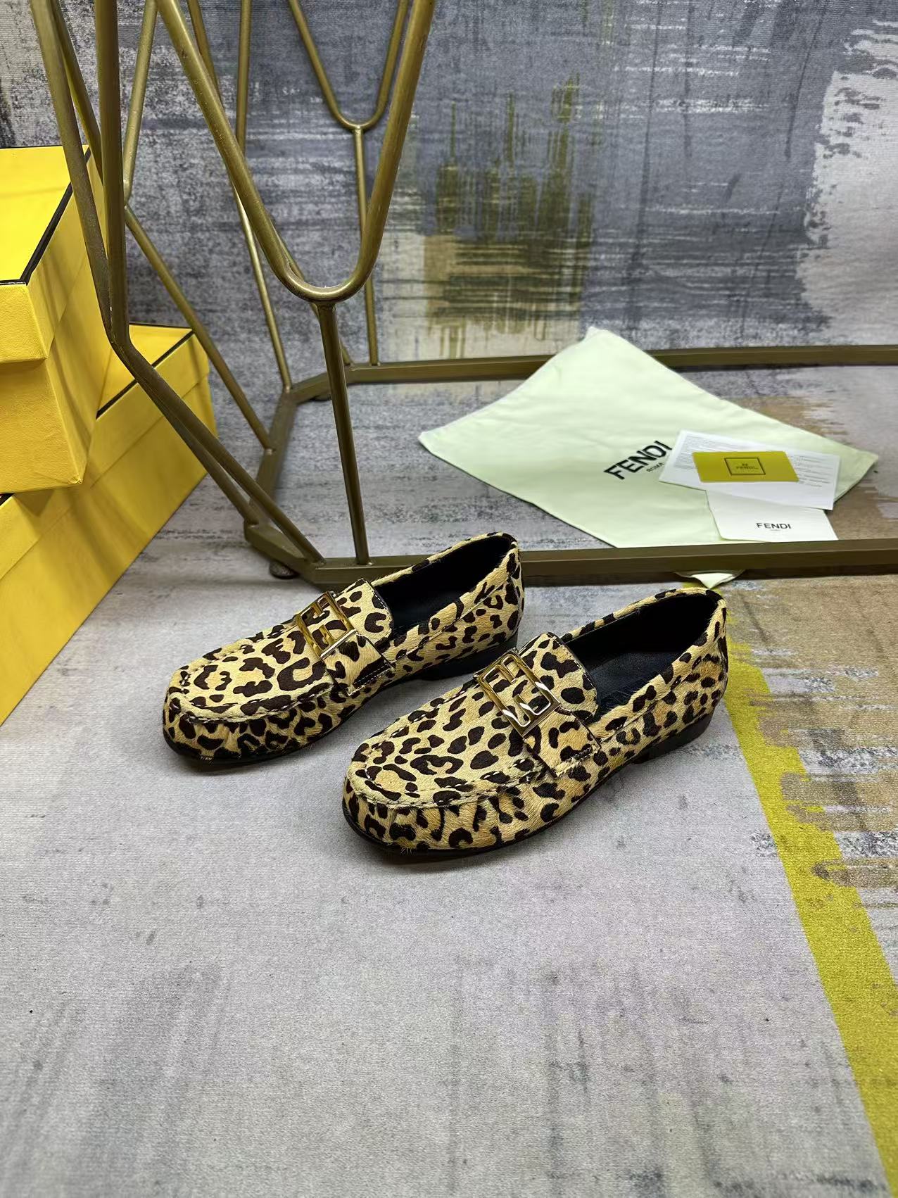 Fendi Latest Round-Toe Loafer Brown Lambskin 575413