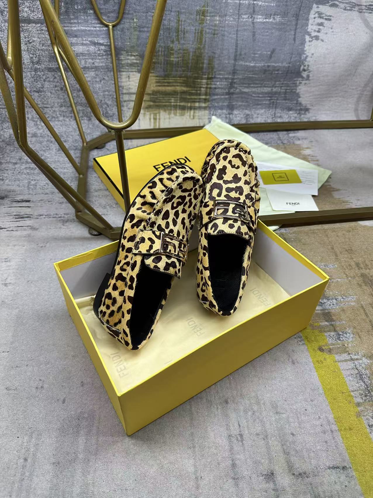 Fendi Latest Round-Toe Loafer Brown Lambskin 575413