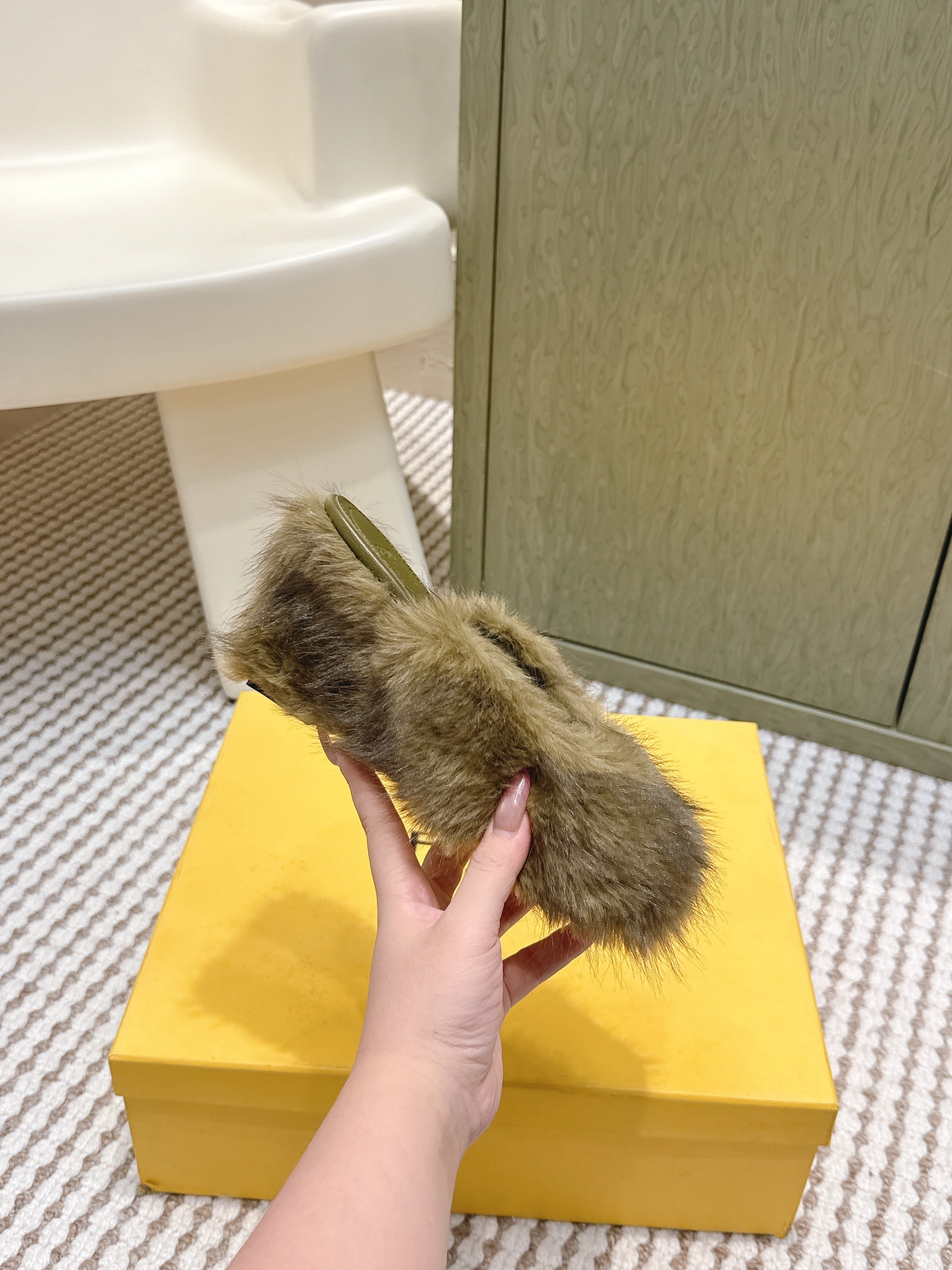 Fendi Fur Slip-On Moss Green Rabbit Fur 568918