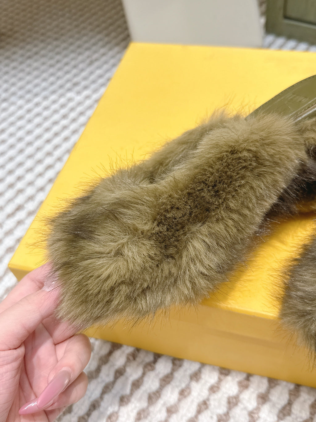 Fendi Fur Slip-On Moss Green Rabbit Fur 568918
