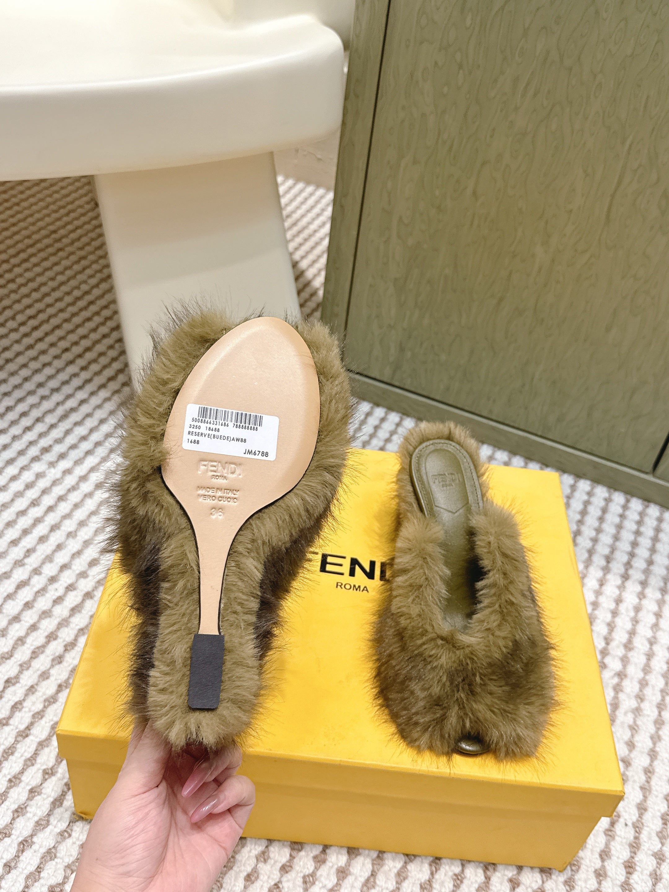 Fendi Fur Slip-On Moss Green Rabbit Fur 568918