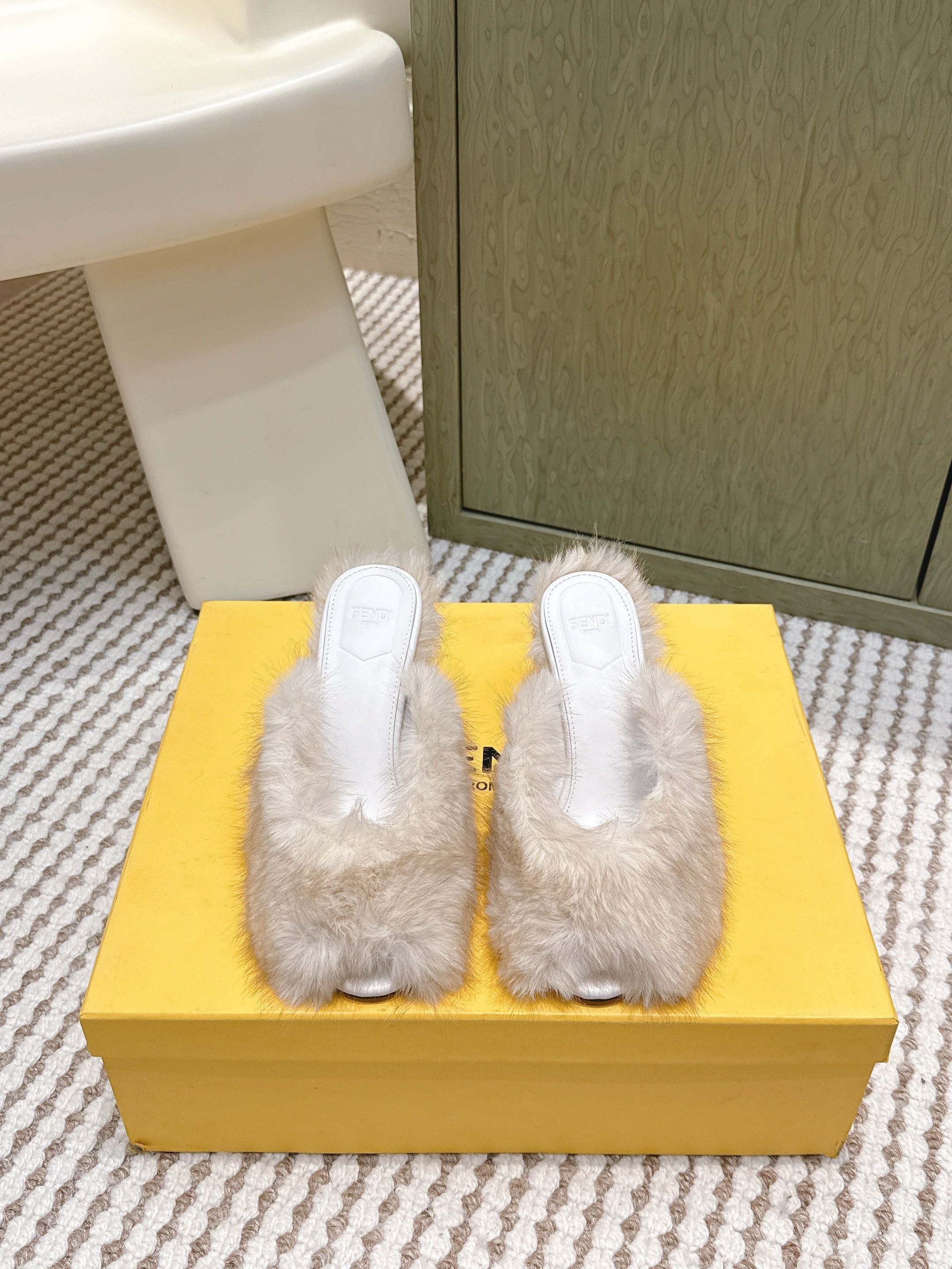 Fendi Fur Slip-On Ivory Rabbit Fur 568917