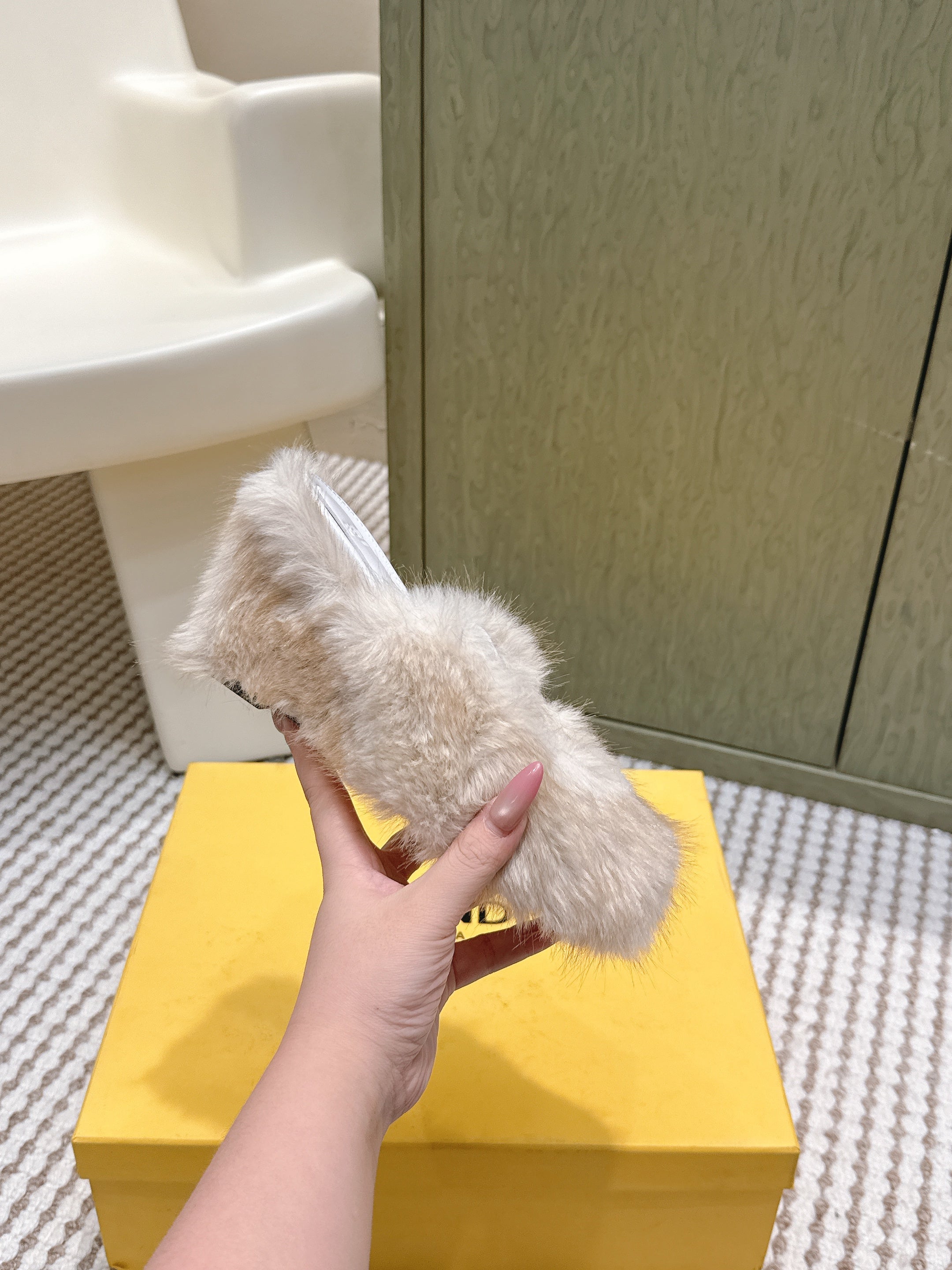 Fendi Fur Slip-On Ivory Rabbit Fur 568917