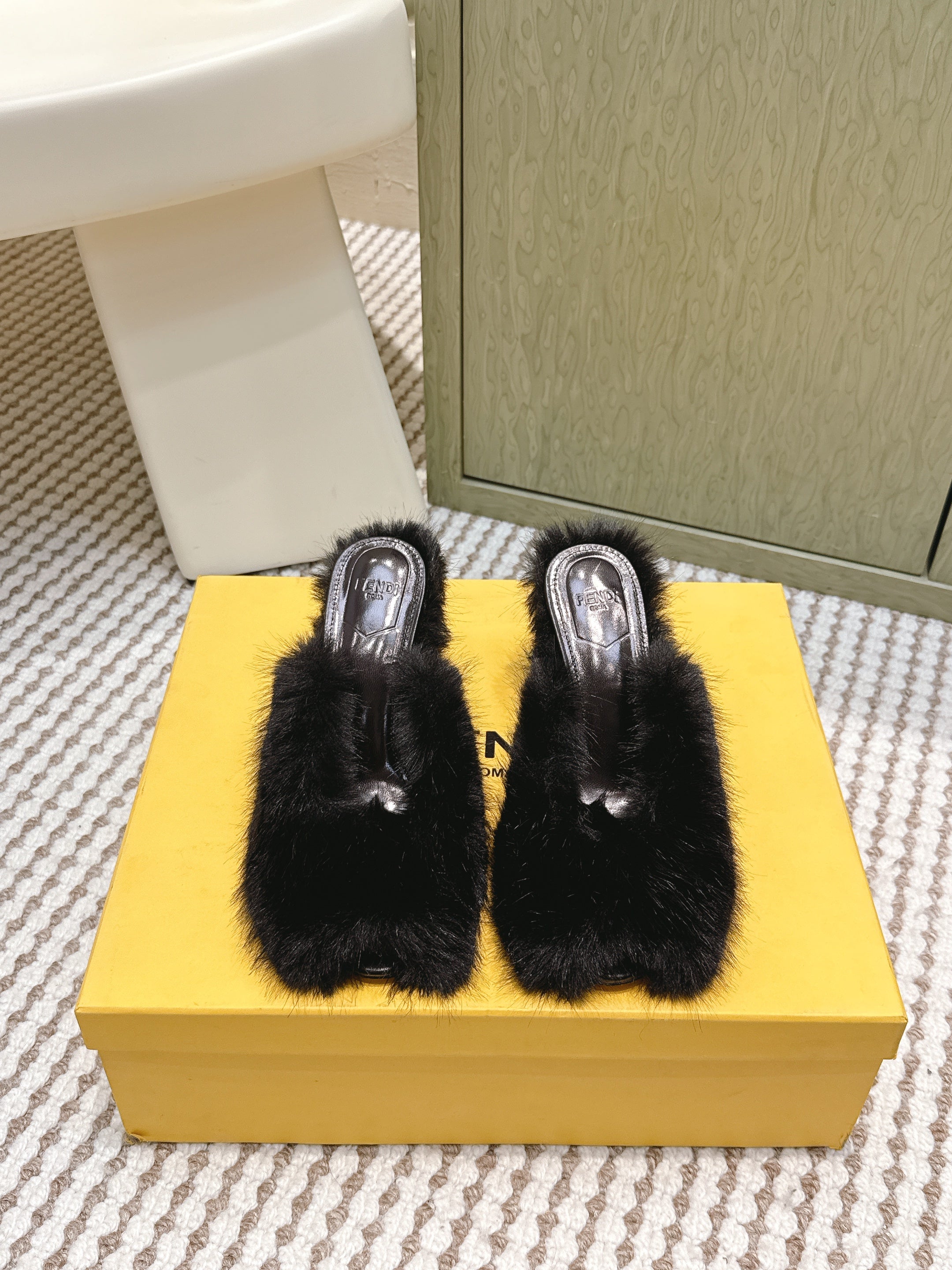 Fendi Fur Slip-On Black Rabbit Fur 568916