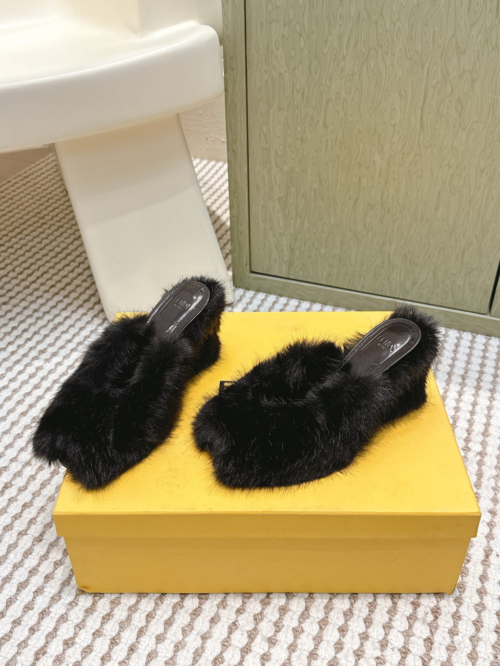 Fendi Fur Slip-On Black Rabbit Fur 568916