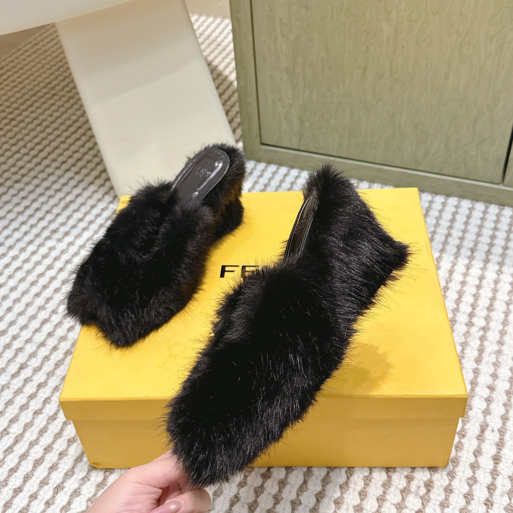 Fendi Fur Slip-On Black Rabbit Fur 568916