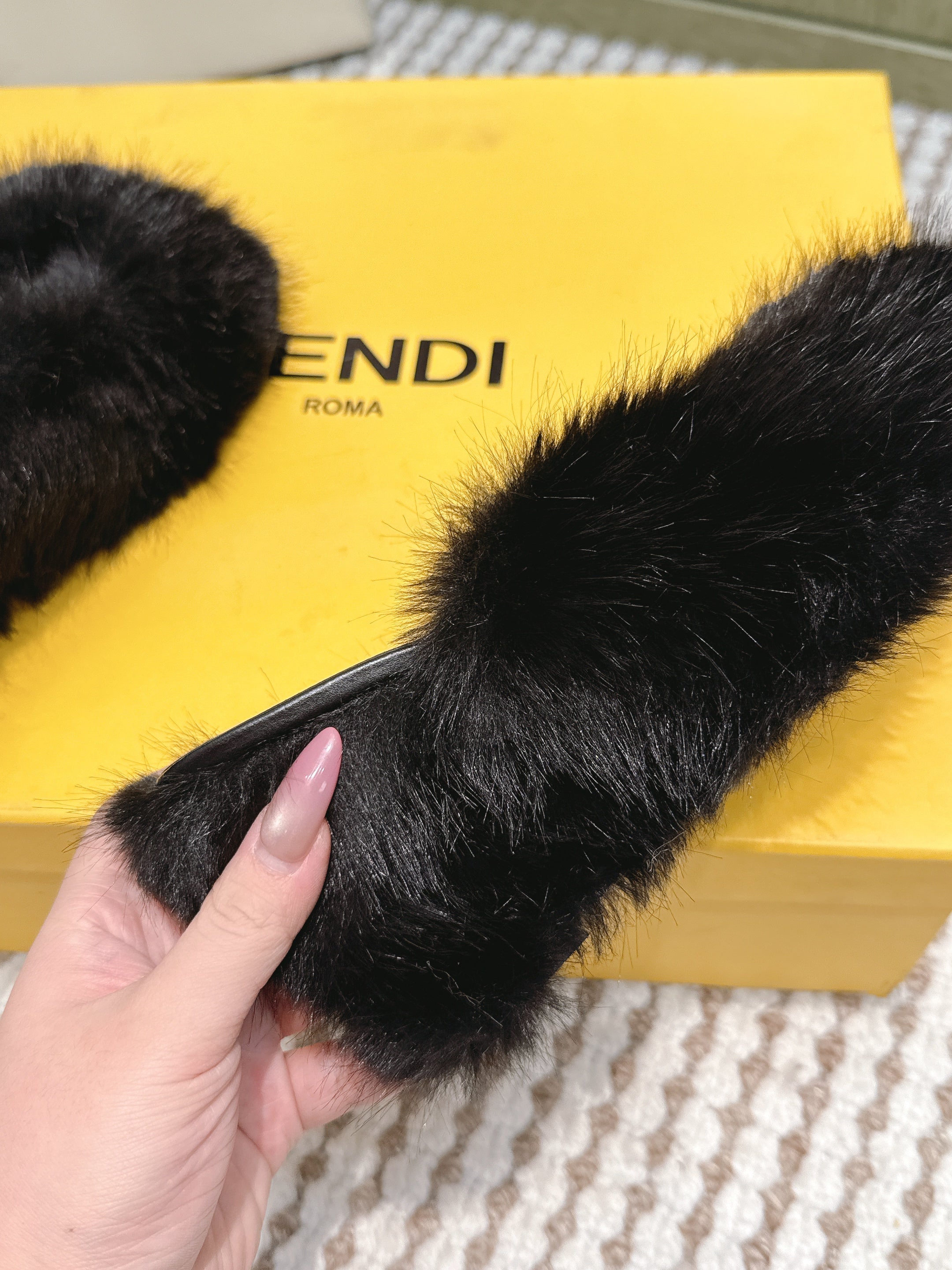 Fendi Fur Slip-On Black Rabbit Fur 568916