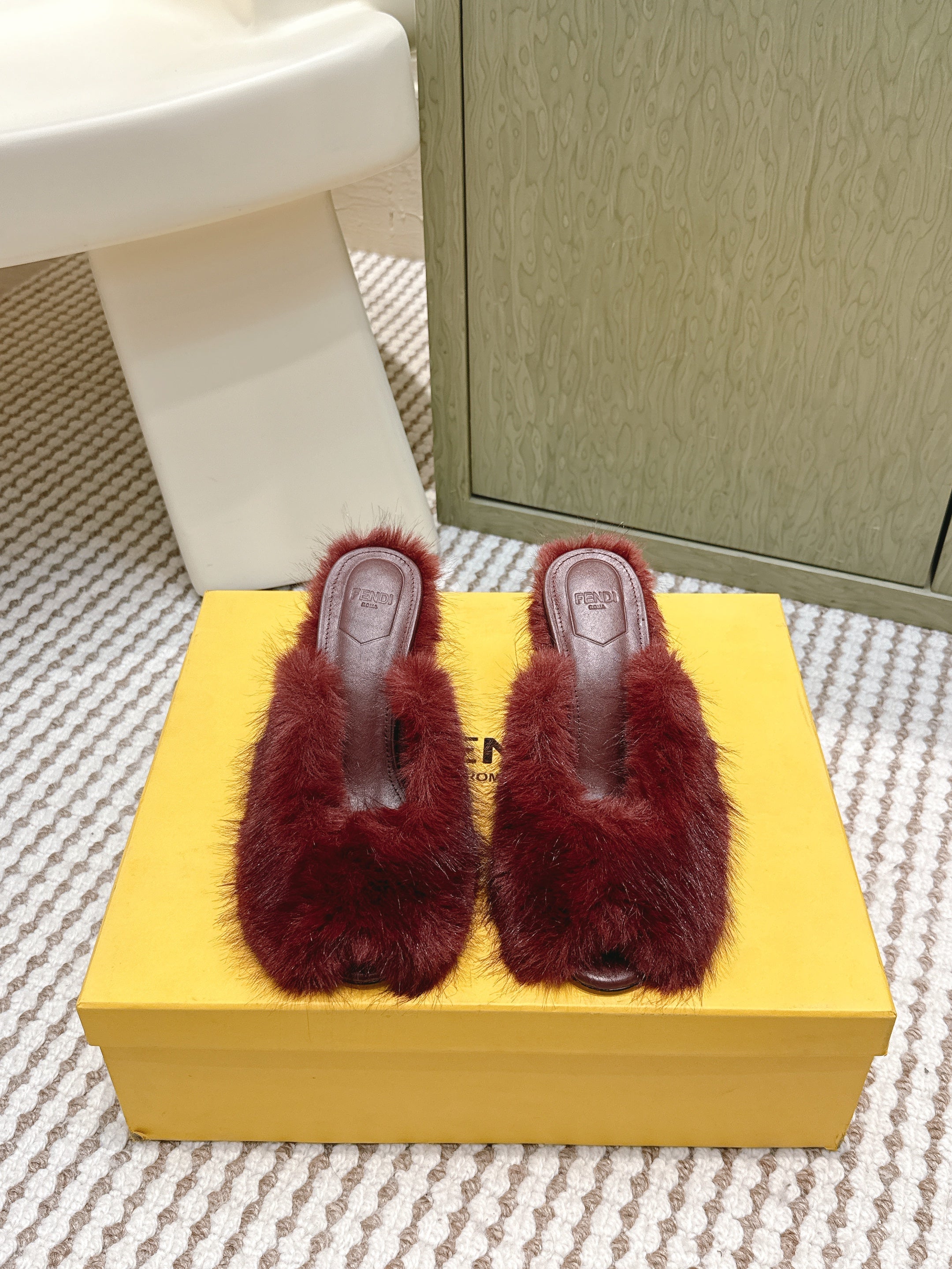 Fendi Fur Slip-On Burgundy Rabbit Fur 568915