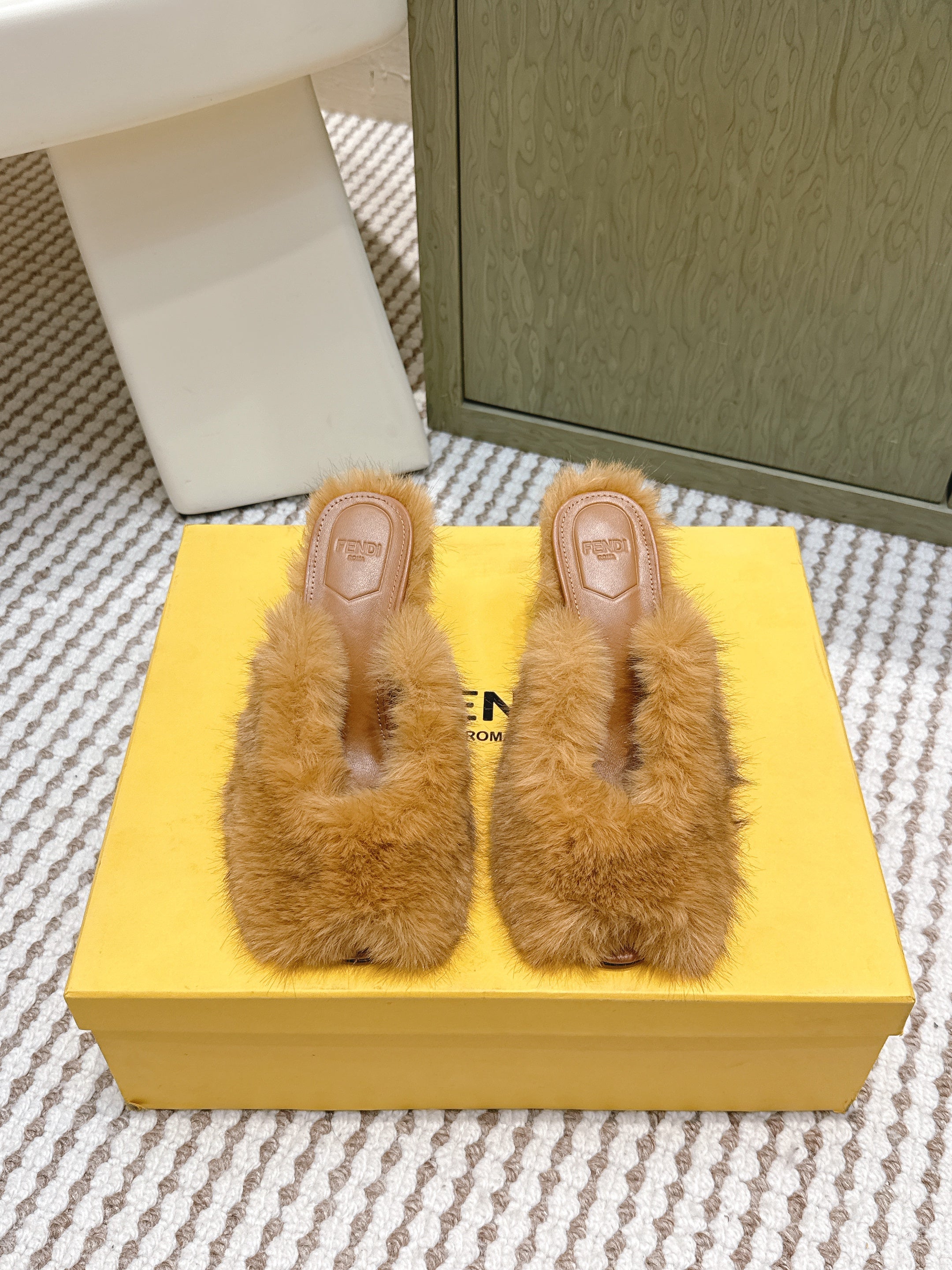 Fendi Fur Slip-On Light Brown Rabbit Fur 568914
