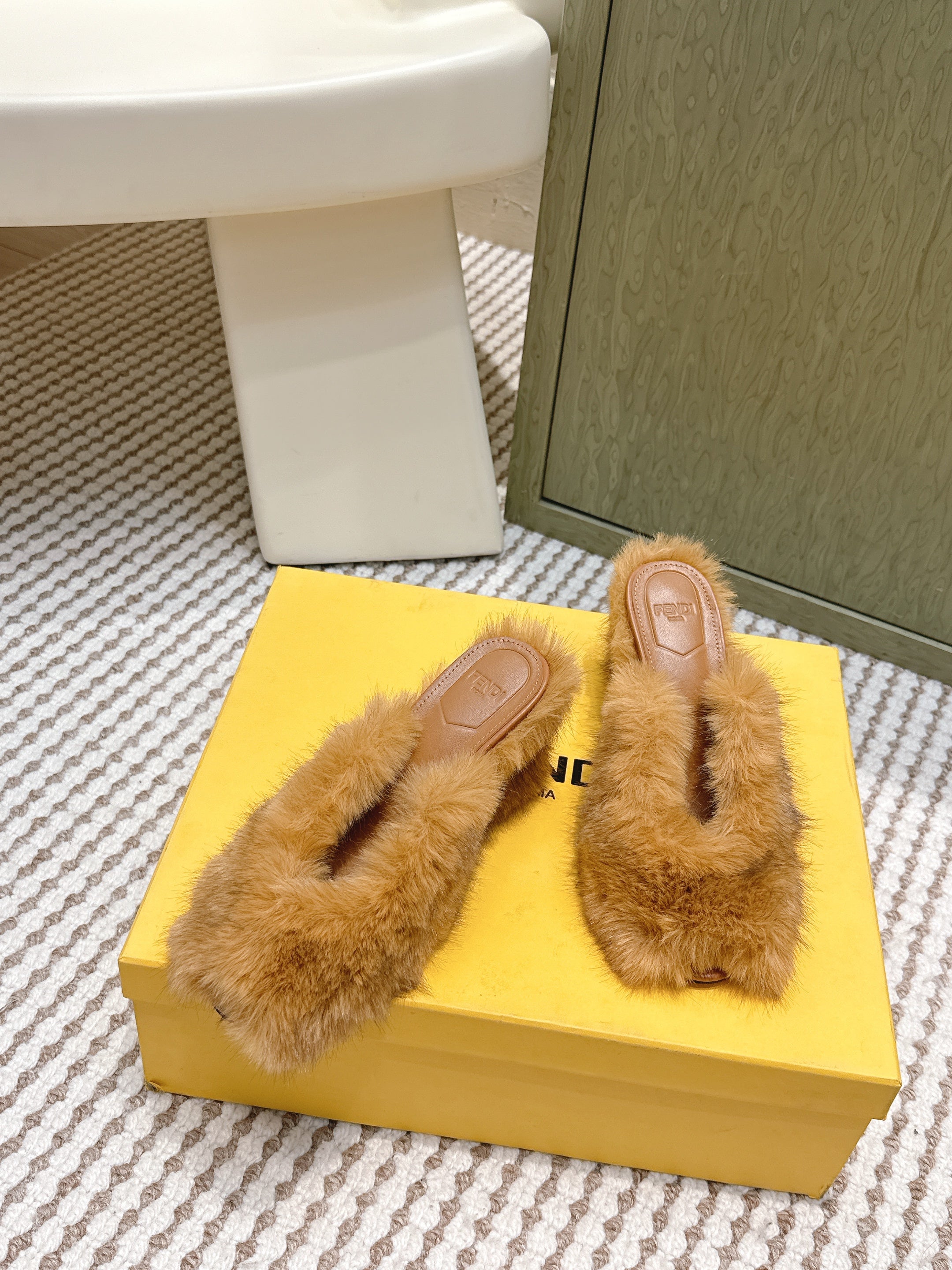 Fendi Fur Slip-On Light Brown Rabbit Fur 568914