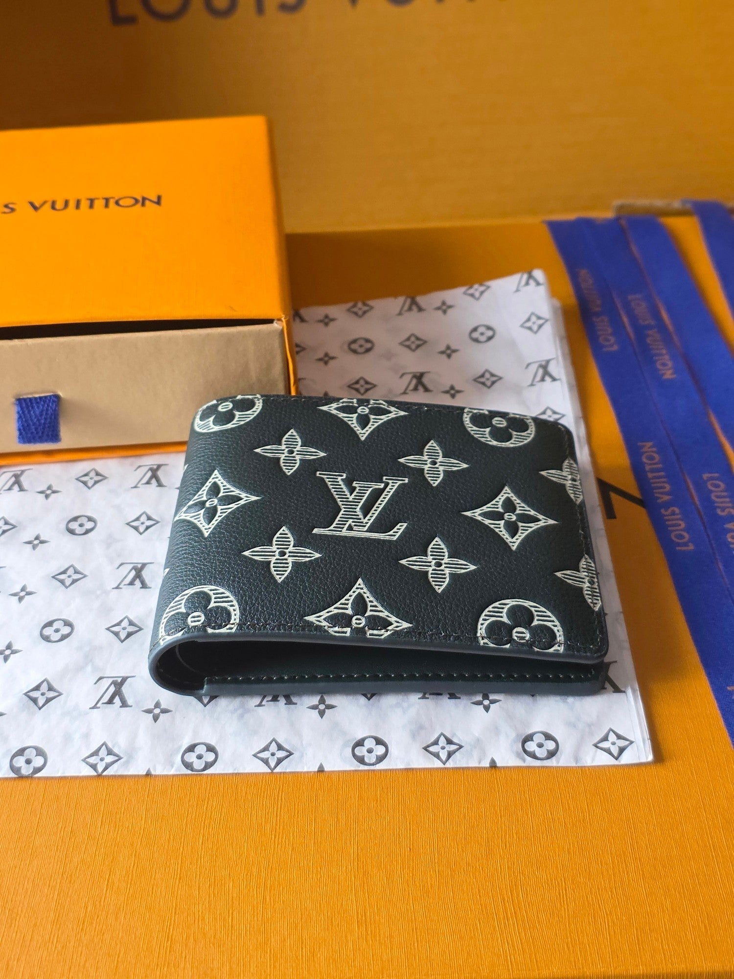 LV Multiple 11.5 Dark Gray Wallet in Montgomery Calfskin 274802