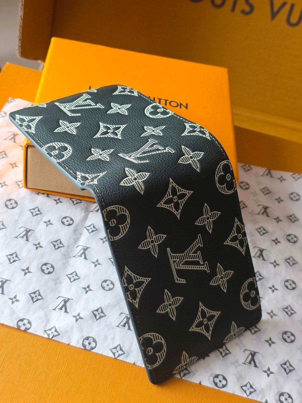 LV Multiple 11.5 Dark Gray Wallet in Montgomery Calfskin 274802