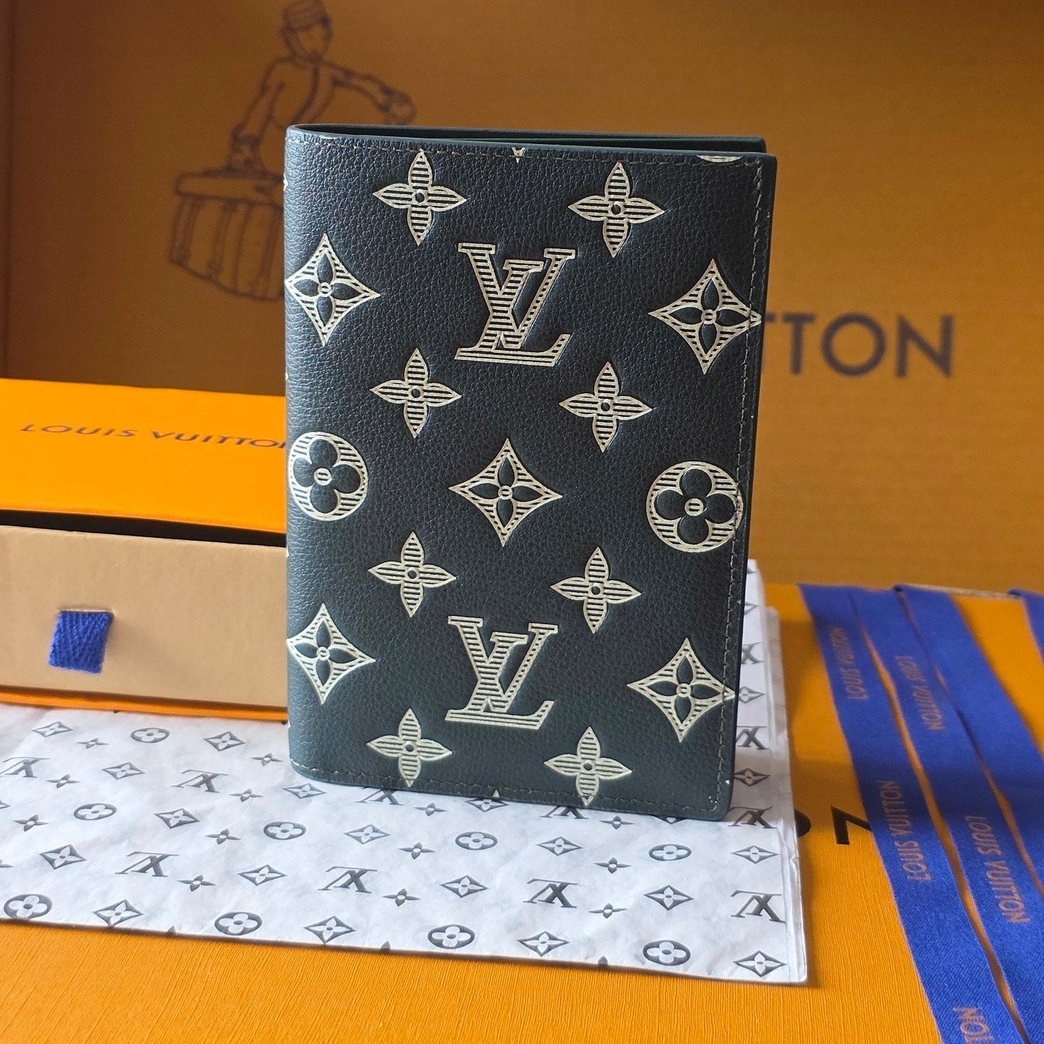 LV Passport Holder 14 Dark Gray Wallet in Montgomery calfskin 274804