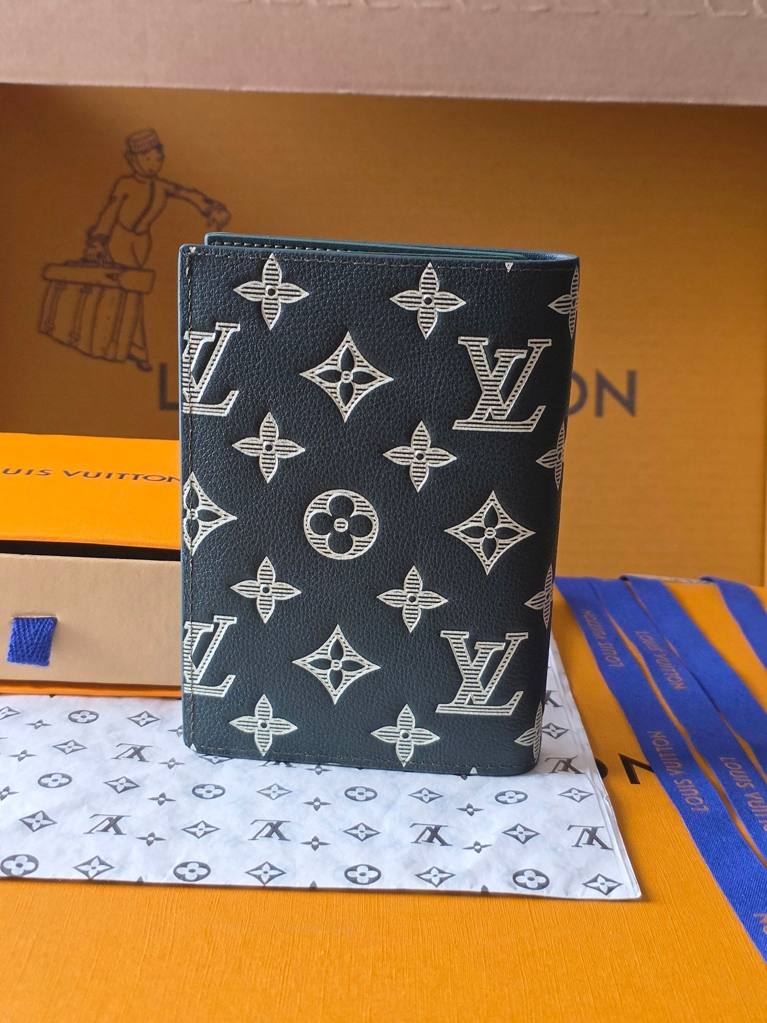 LV Passport Holder 14 Dark Gray Wallet in Montgomery calfskin 274804