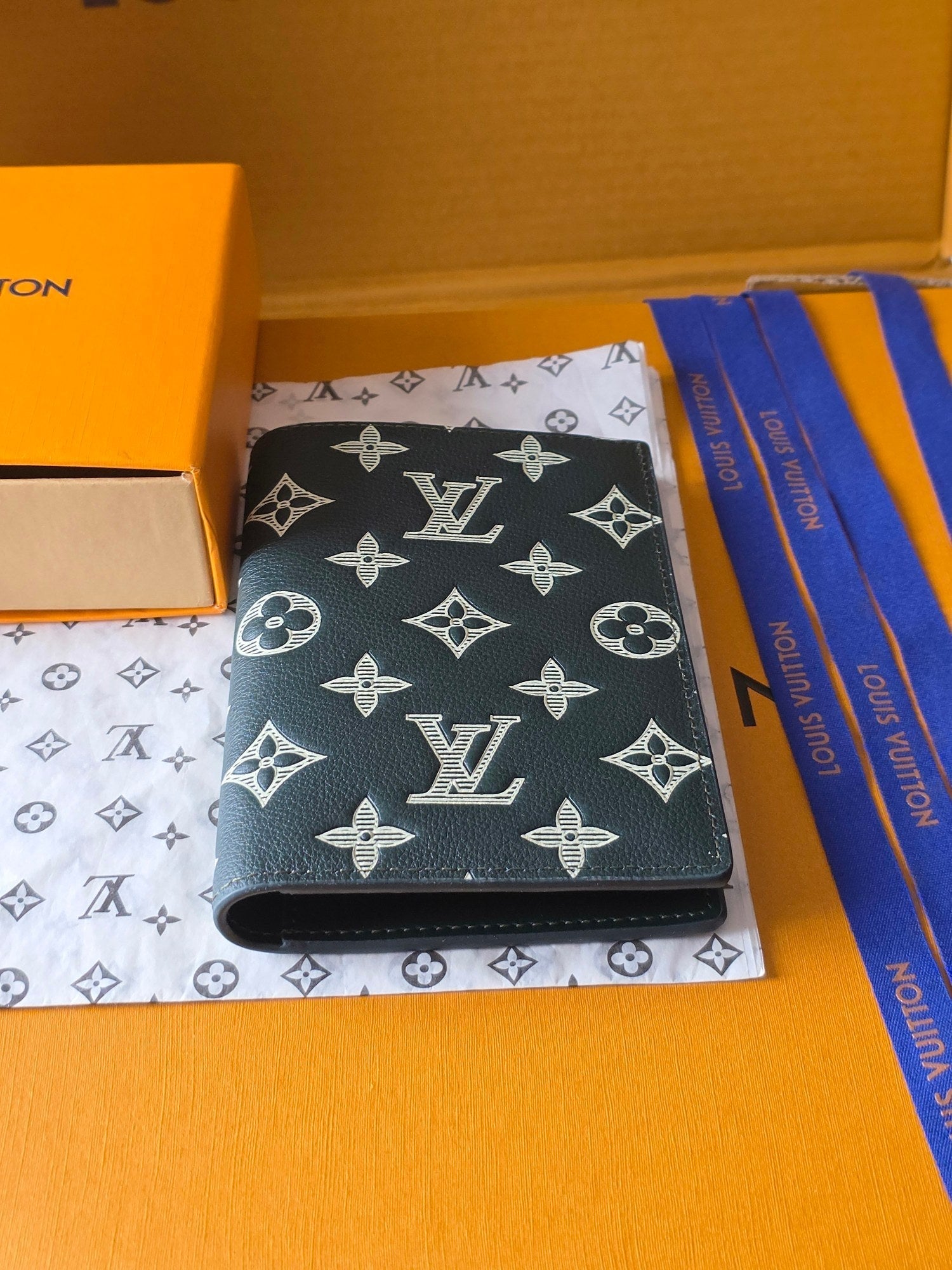 LV Passport Holder 14 Dark Gray Wallet in Montgomery calfskin 274804