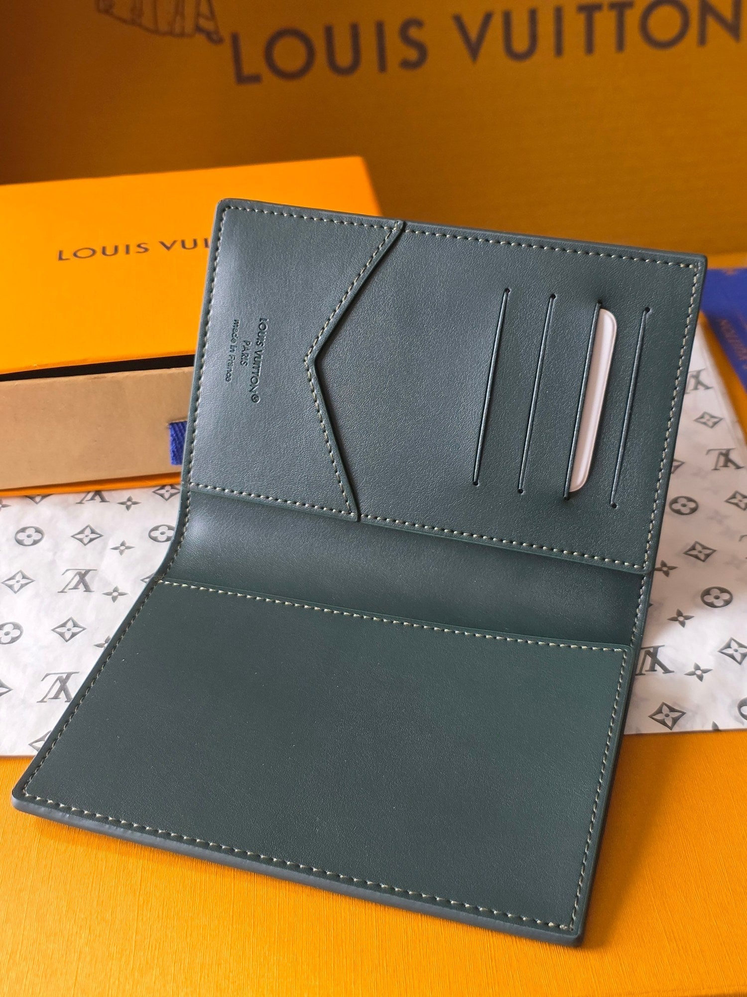 LV Passport Holder 14 Dark Gray Wallet in Montgomery calfskin 274804