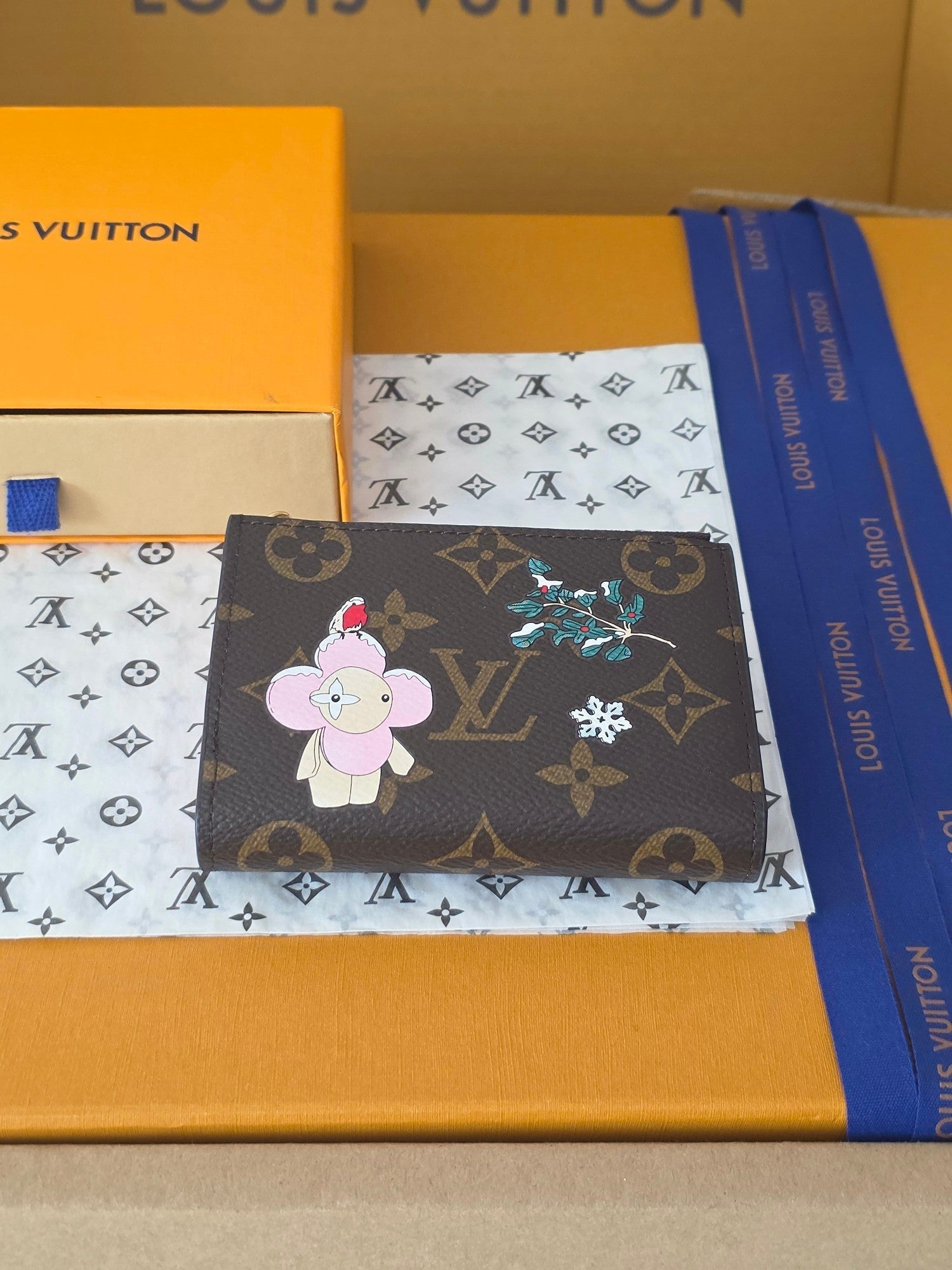 lV Lisa Wallet Vivienne Wintery Travel Brown Monogram Canvas 274900