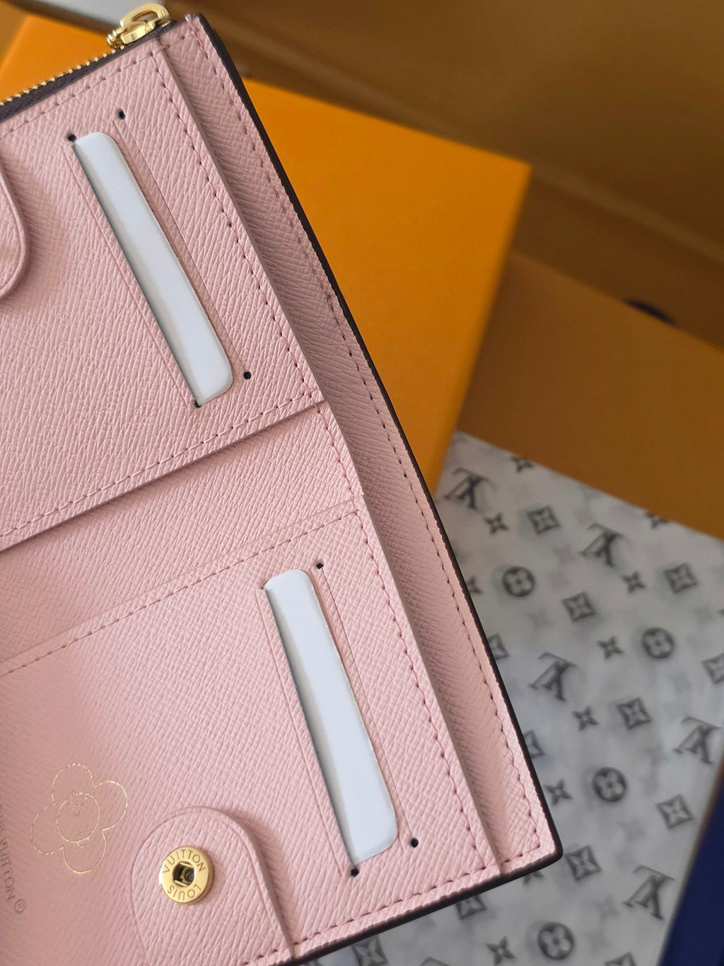 lV Lisa Wallet Vivienne Wintery Travel Brown Monogram Canvas 274900