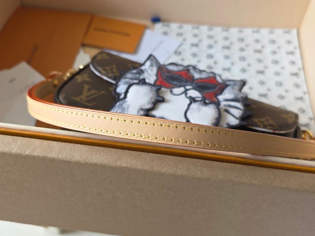 LV Travel With Grace Coddington Ivy On Chain Brown Monogram Canvas 275002