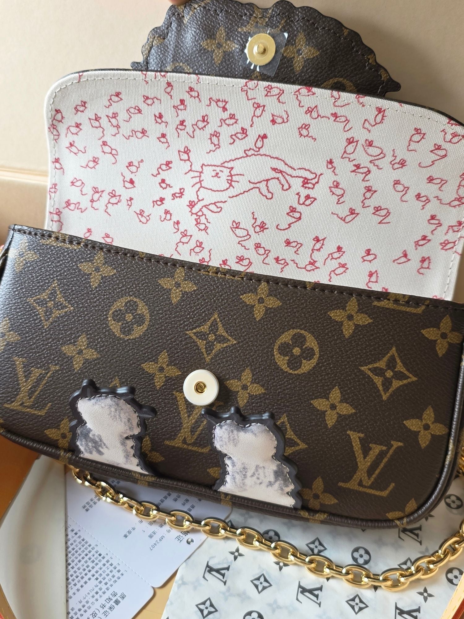 LV Travel With Grace Coddington Ivy On Chain Brown Monogram Canvas 275002
