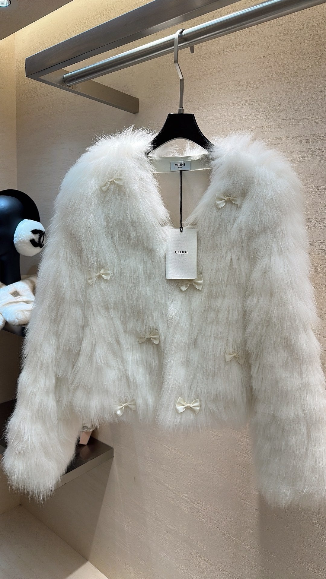 CELINE's 2025 New Fox Fur White Coat 333410