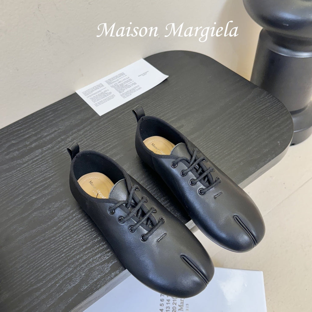 Maison Margiela Split-Toe Black Mary Jane Flat in Sheepskin 580461
