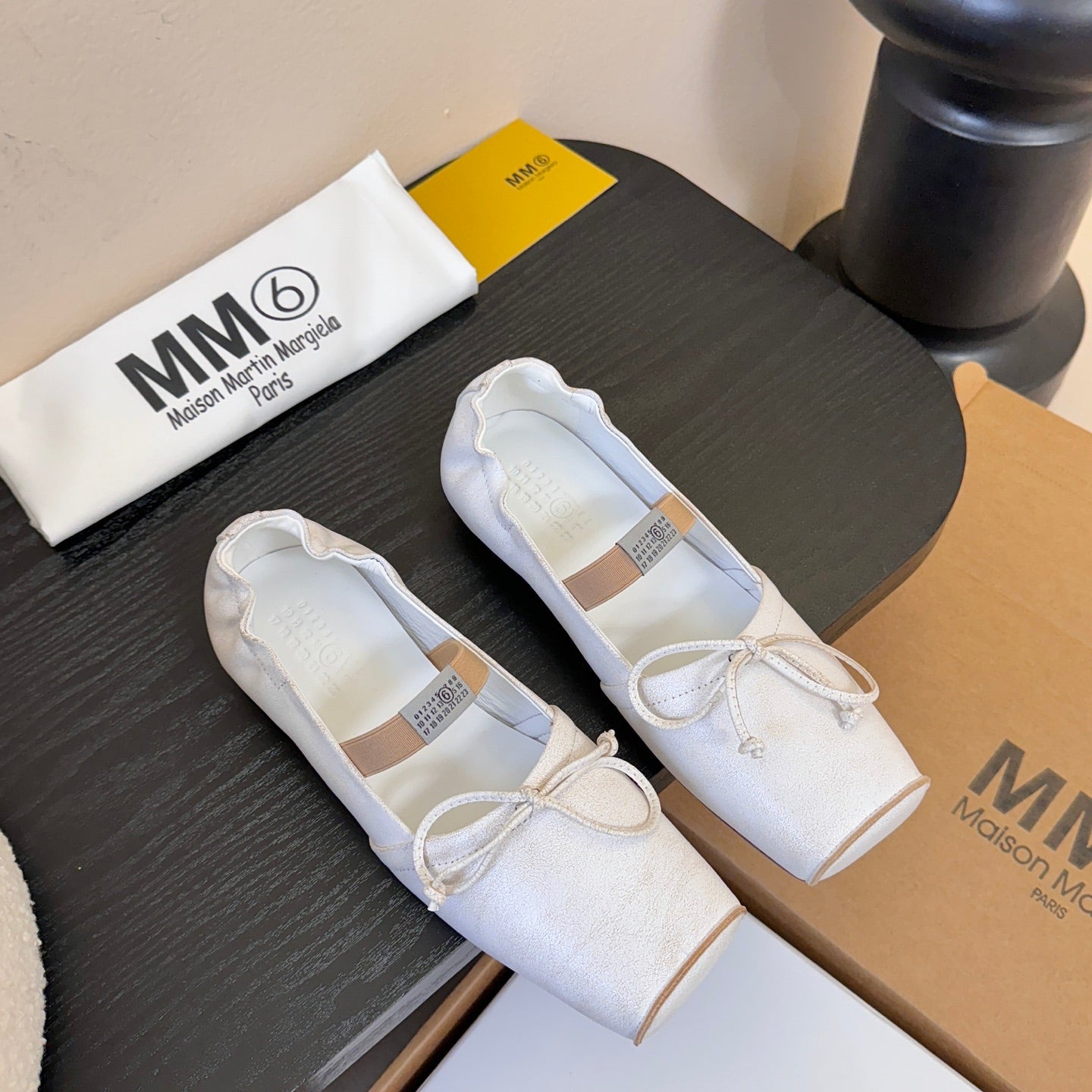 Maison Margiela Split-Toe Retro Mary Jane White  Flat in Cowhide 580454