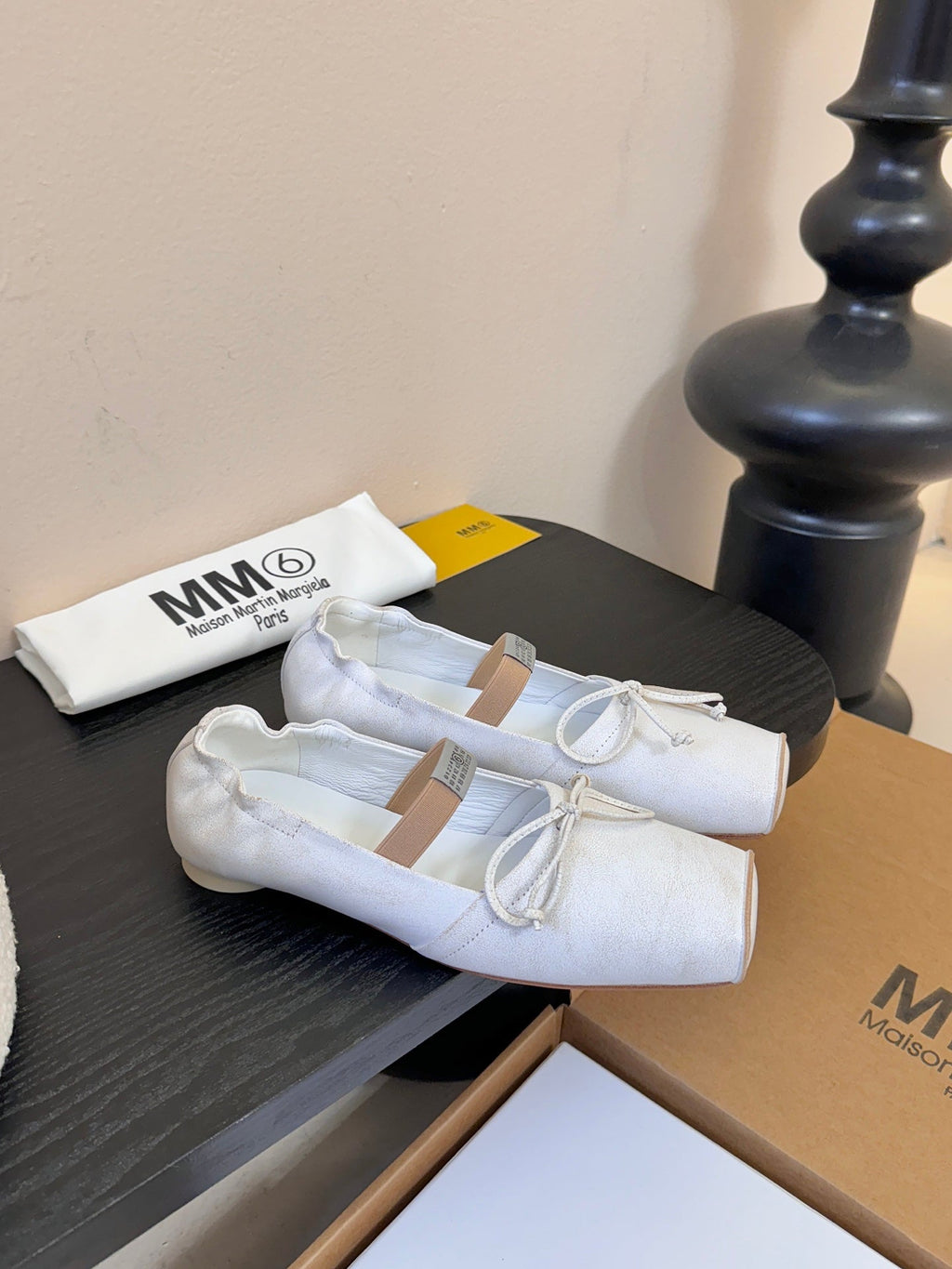 Maison Margiela Split-Toe Retro Mary Jane White  Flat in Cowhide 580454