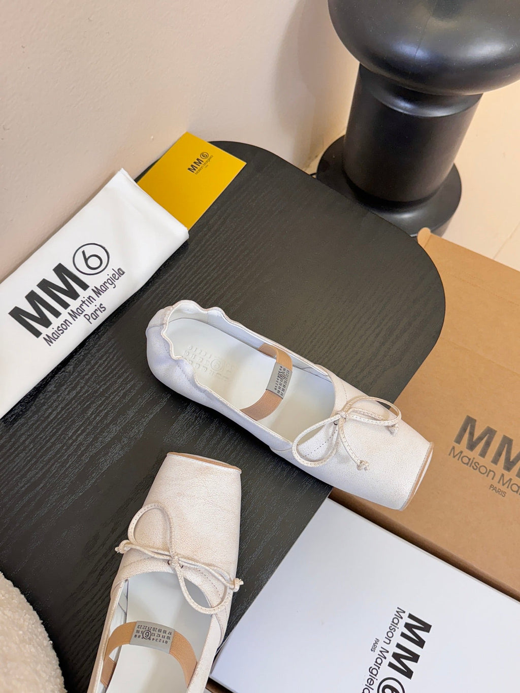 Maison Margiela Split-Toe Retro Mary Jane White  Flat in Cowhide 580454