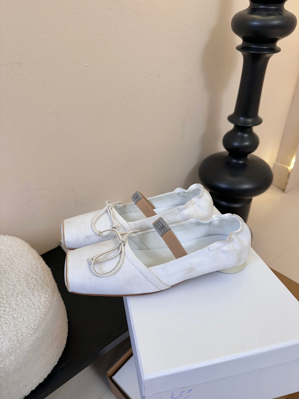 Maison Margiela Split-Toe Retro Mary Jane White  Flat in Cowhide 580454