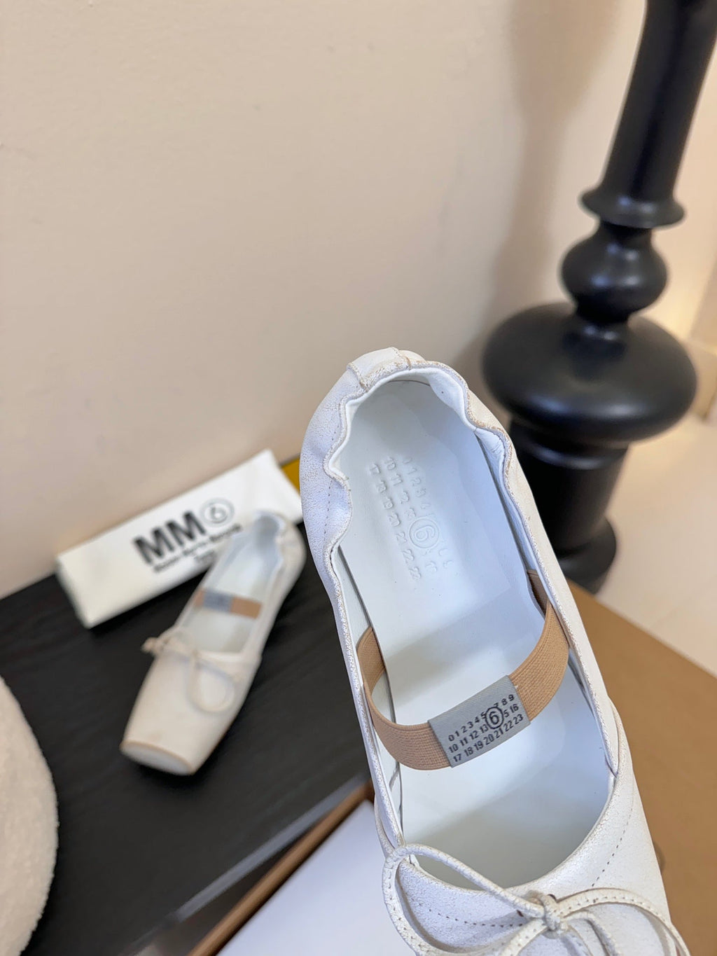 Maison Margiela Split-Toe Retro Mary Jane White  Flat in Cowhide 580454