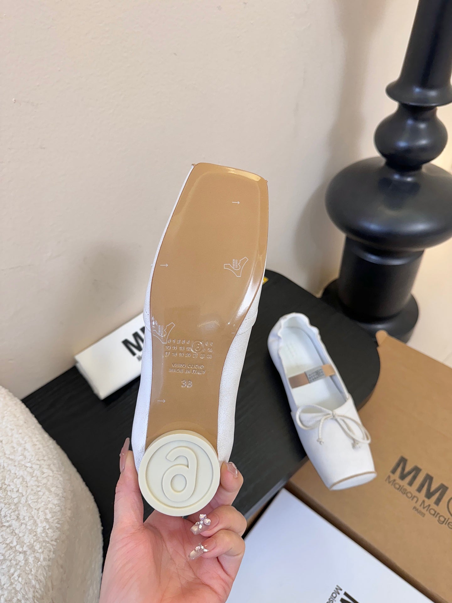 Maison Margiela Split-Toe Retro Mary Jane White  Flat in Cowhide 580454