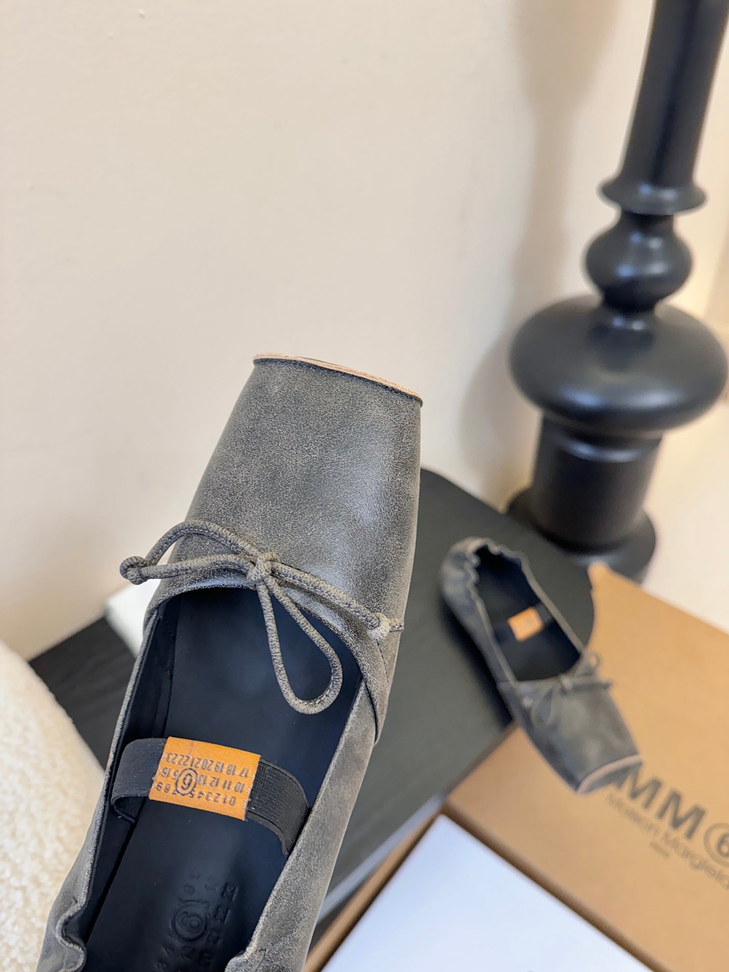 Maison Margiela Split-Toe Retro Mary Jane Black Flat in Cowhide 580453