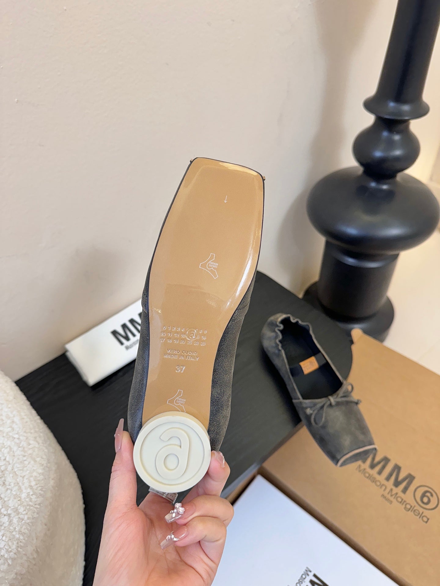 Maison Margiela Split-Toe Retro Mary Jane Black Flat in Cowhide 580453