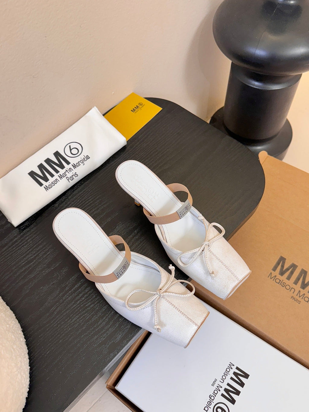 Maison Margiela Split-Toe Chunky Heel Mary Jane White Flat Cowhide 580450