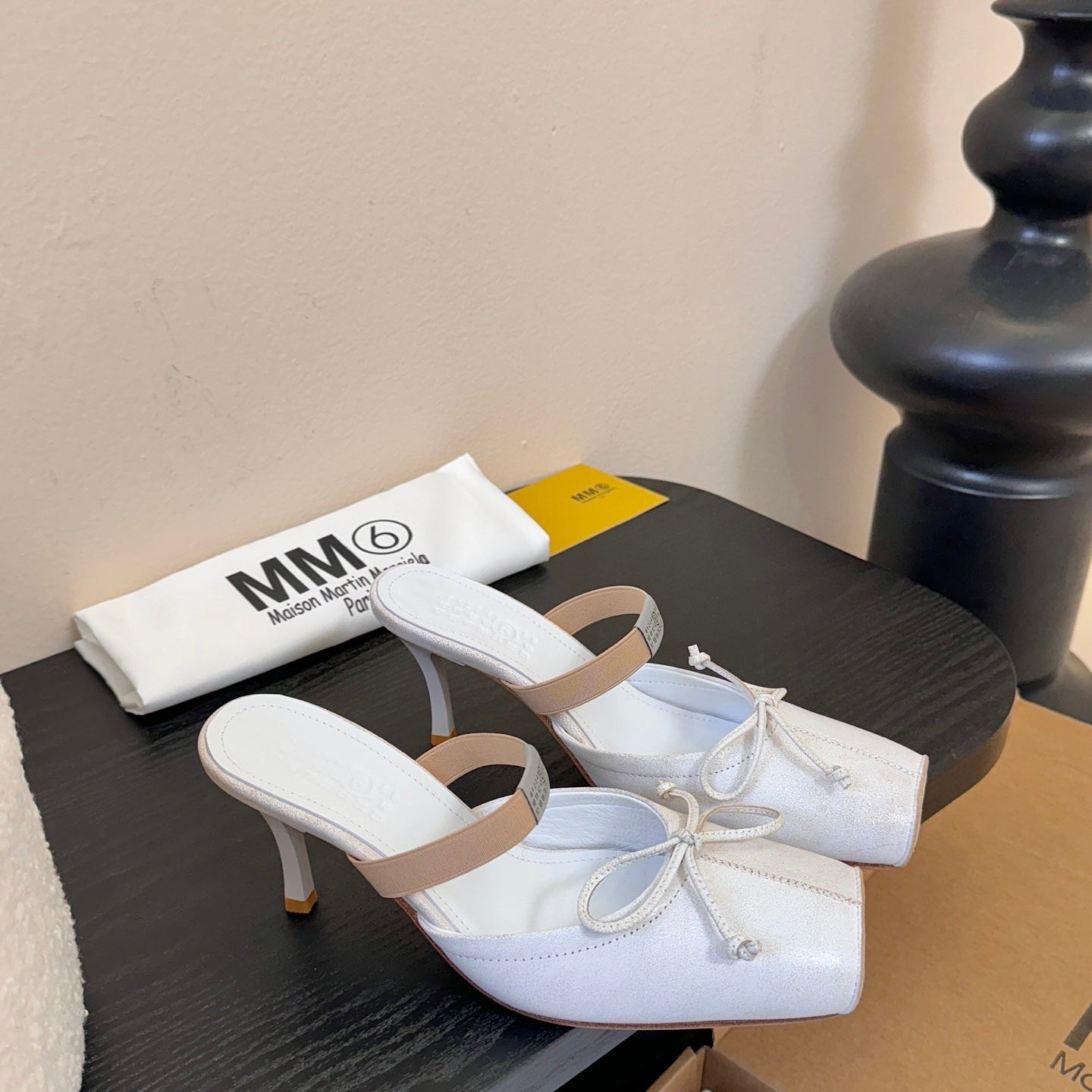 Maison Margiela Split-Toe Chunky Heel Mary Jane White Flat Cowhide 580450