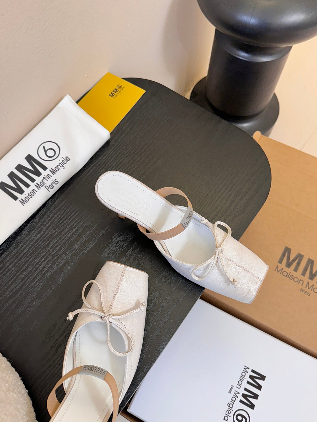 Maison Margiela Split-Toe Chunky Heel Mary Jane White Flat Cowhide 580450