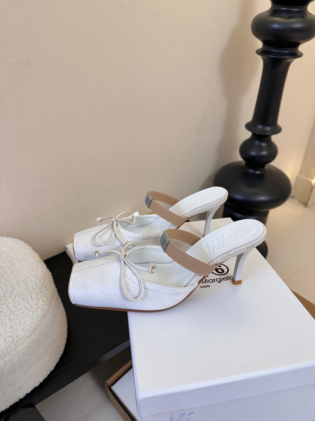 Maison Margiela Split-Toe Chunky Heel Mary Jane White Flat Cowhide 580450