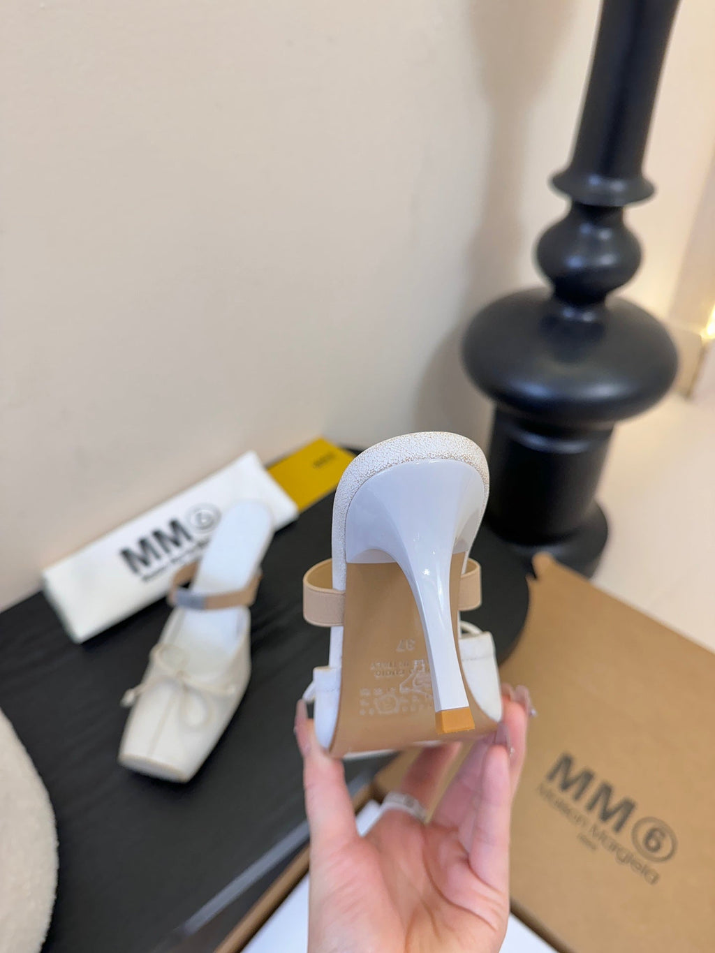 Maison Margiela Split-Toe Chunky Heel Mary Jane White Flat Cowhide 580450