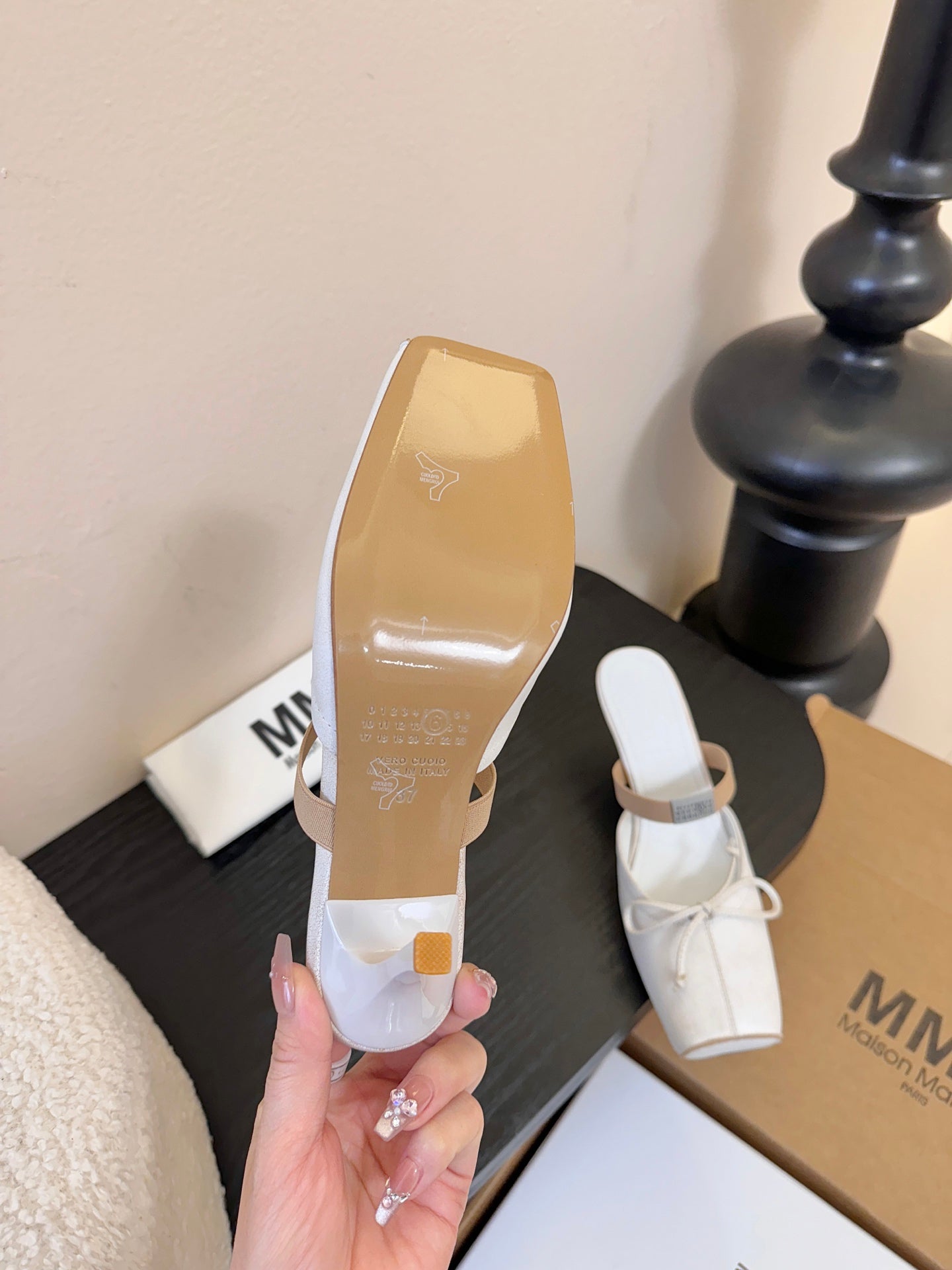 Maison Margiela Split-Toe Chunky Heel Mary Jane White Flat Cowhide 580450