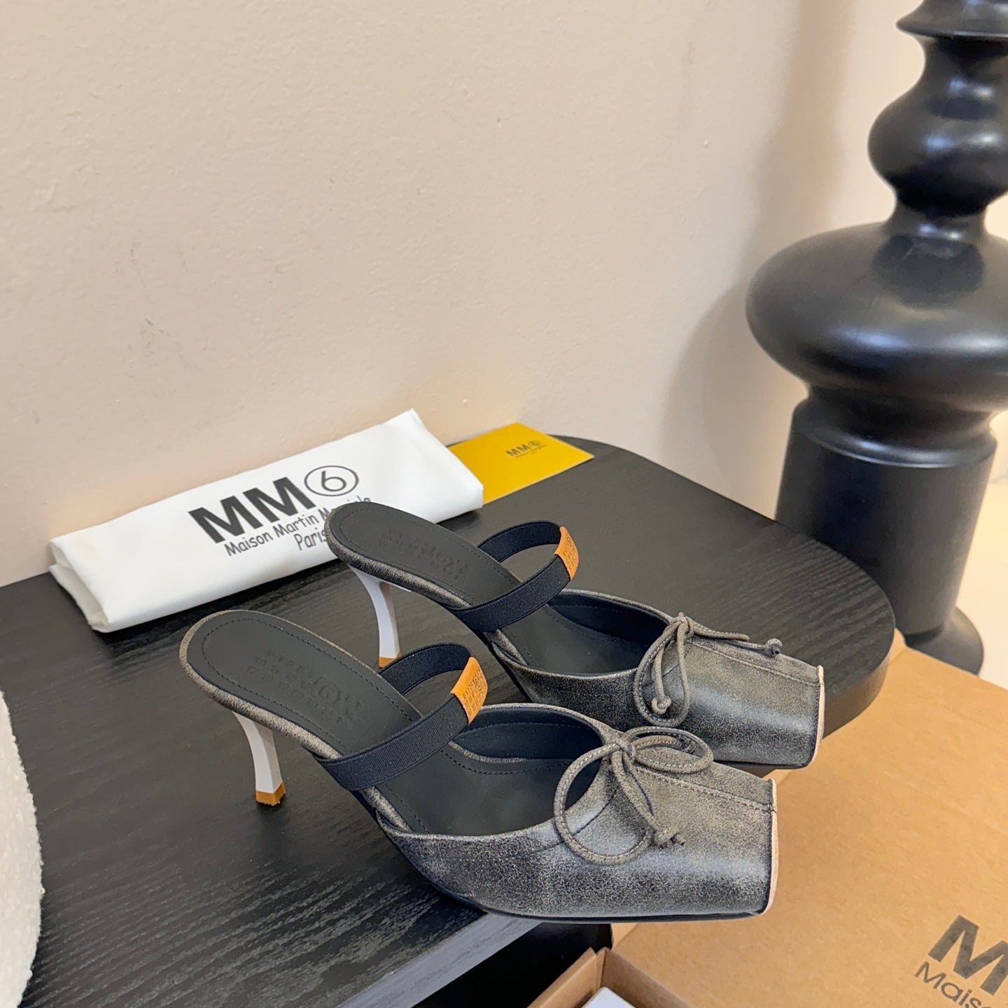 Maison Margiela Split-Toe Chunky Heel Mary Jane Black Flat Cowhide 580449