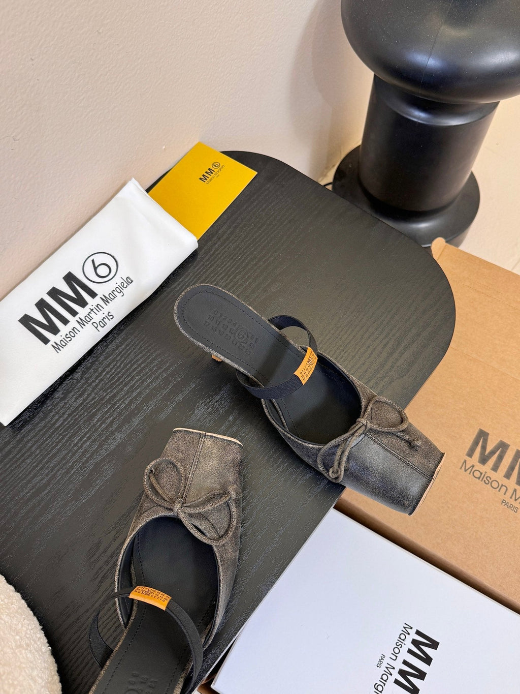 Maison Margiela Split-Toe Chunky Heel Mary Jane Black Flat Cowhide 580449